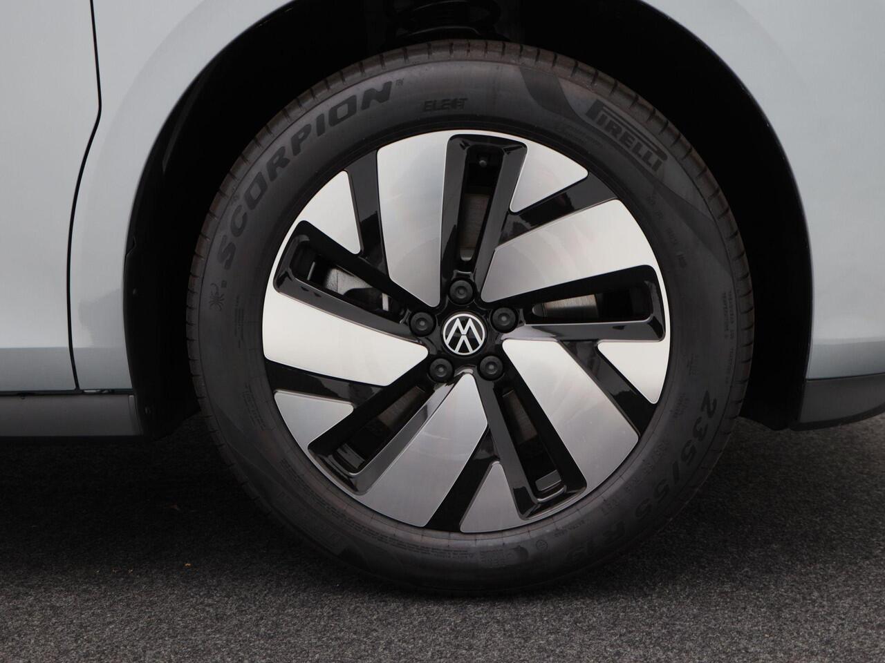 Volkswagen ID. Buzz Anniversary Edition 286 pk 79 kWh | Trekhaak | Bijrijdersbank | Camera |