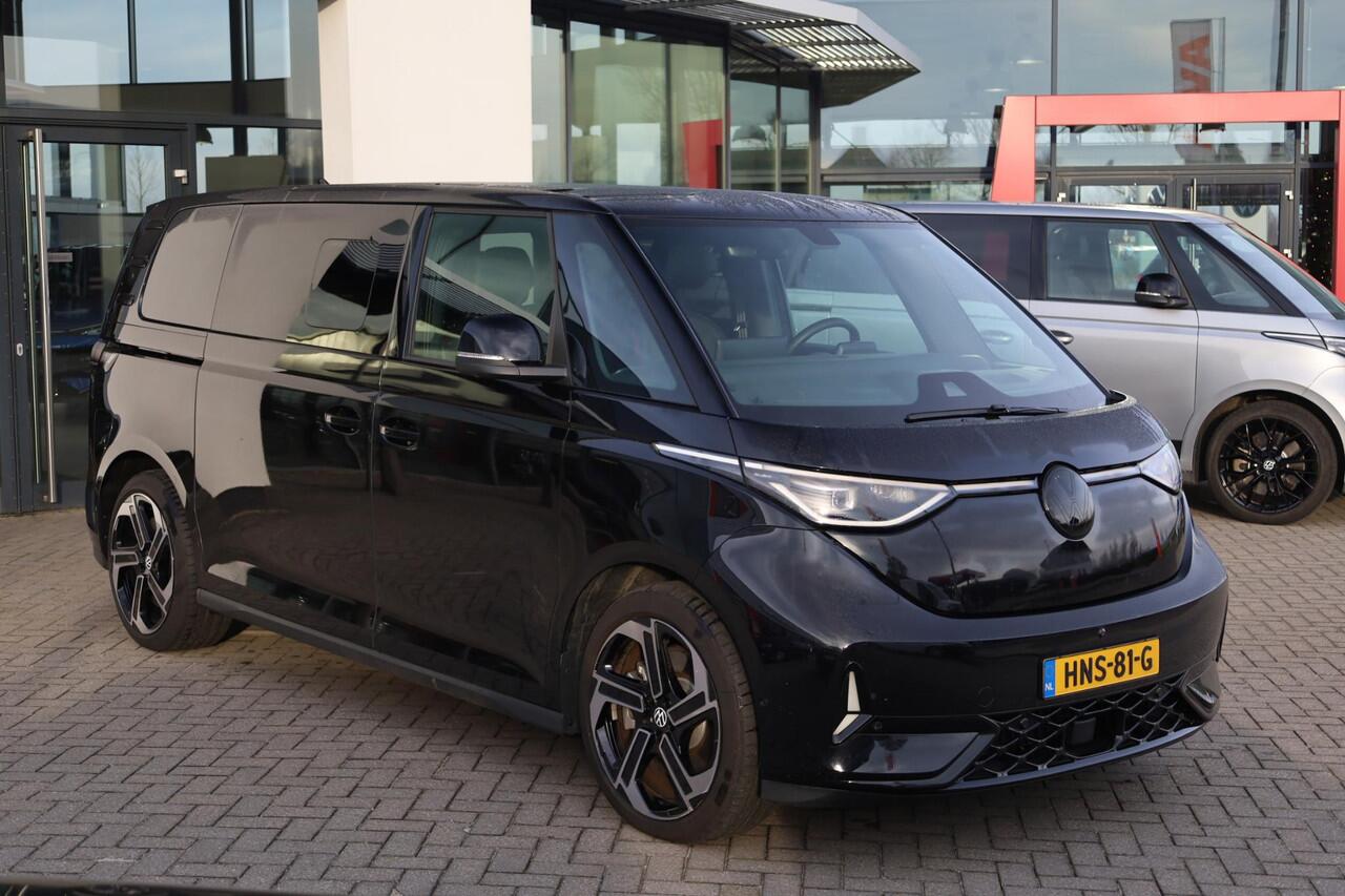 Volkswagen ID. Buzz GTX 86 kWh LWB 7p. PL ¤1294 p/m* 340PK / 250kW 4-motion, LED Matrix (IQ.Lights), warmtepomp, design pakket plus (panoramadak), assistance pakket plus (alarm, keyless start & entry, dodehoekdetectie (side assist), cruise control adaptief (acc) met Stop&Go 