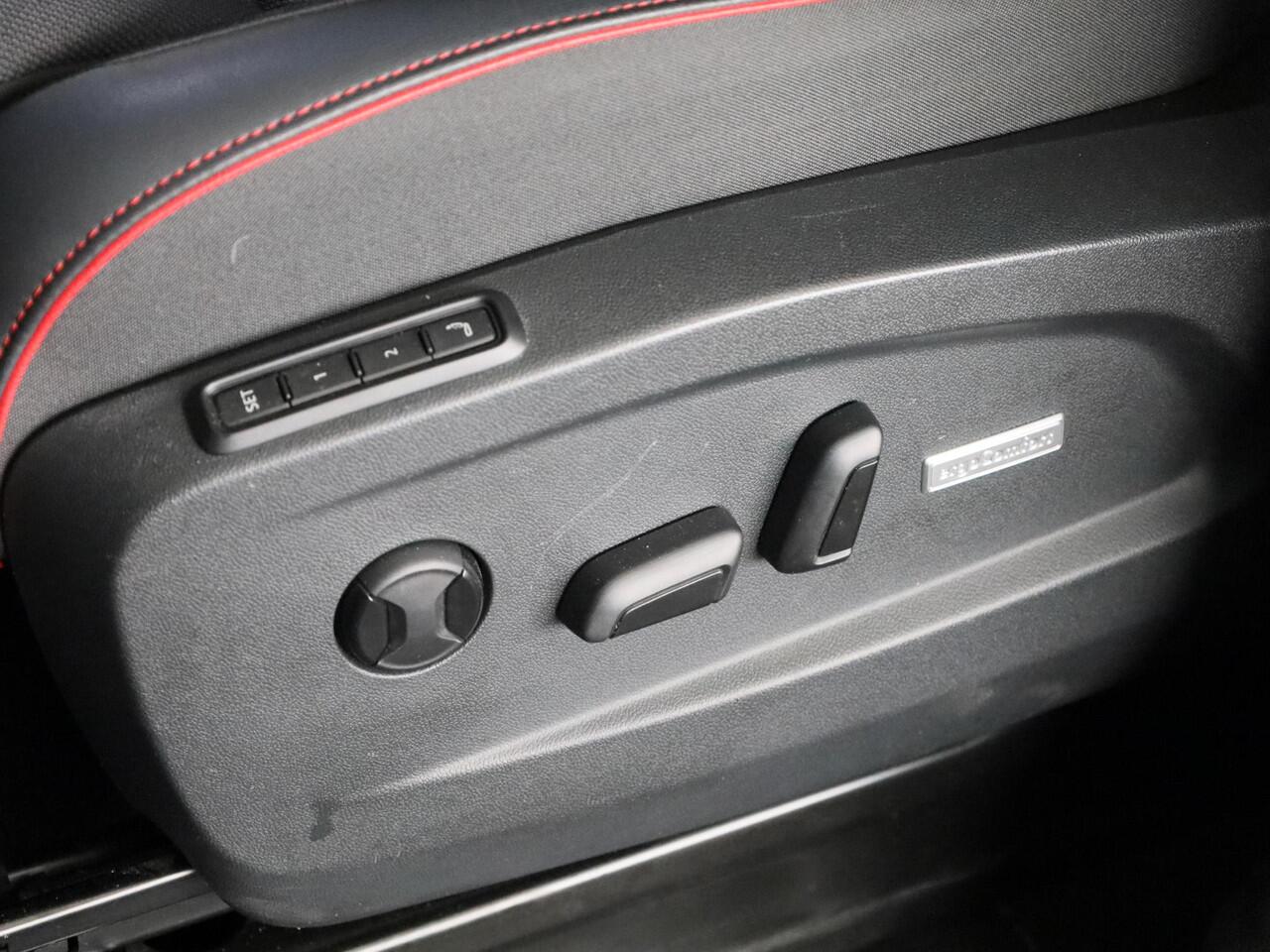 Volkswagen ID. Buzz GTX 86 kWh LWB 7p. 340 pk | SoH 100% | Verlengde garantie | Navigatie | Trekhaak (wegklapbaar) | Parkeersensoren (Park assist) | Achteruitrijcamera | Stoelverwarming v/a |