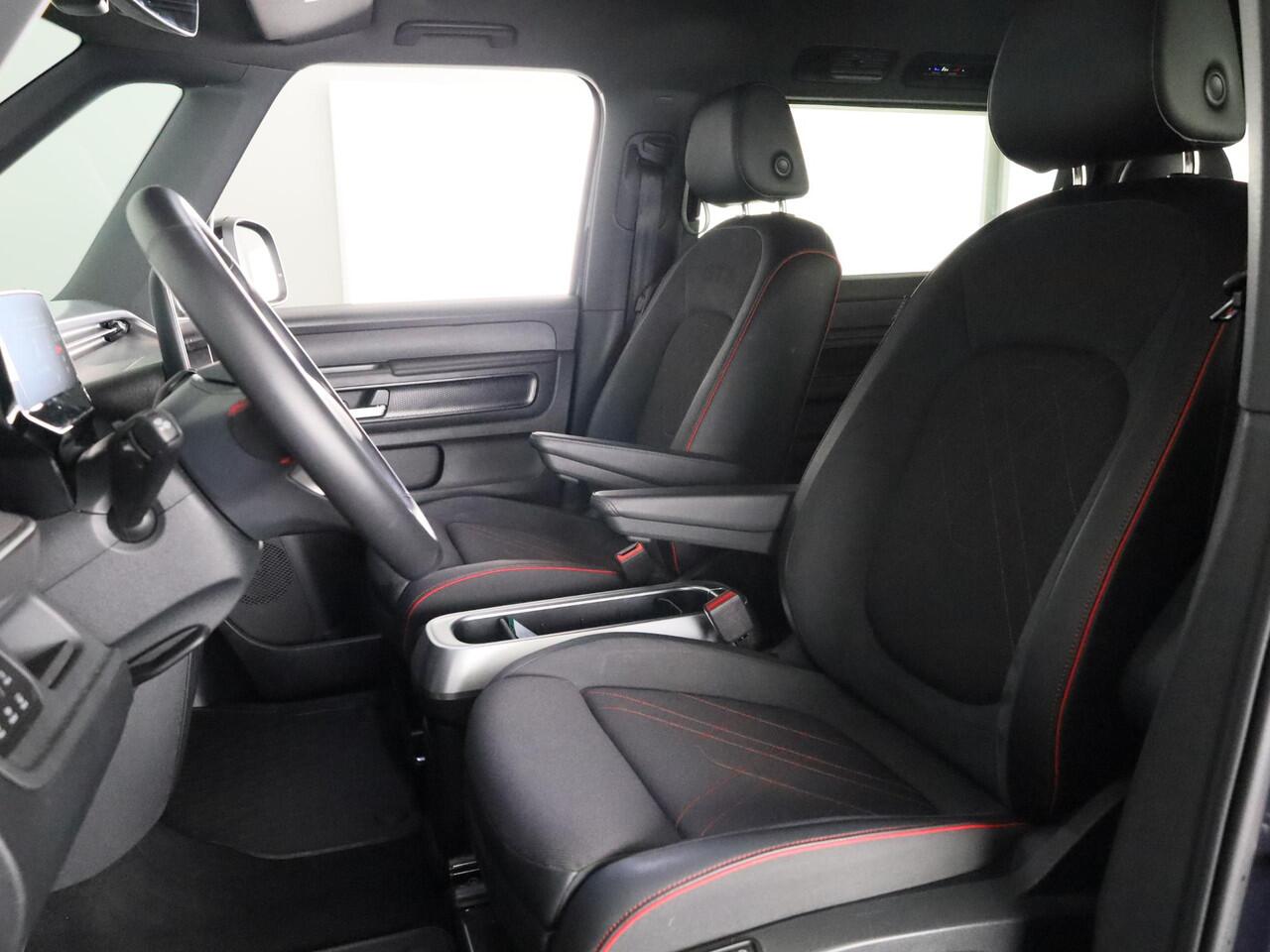 Volkswagen ID. Buzz GTX 86 kWh LWB 7p. 340 pk | SoH 100% | Verlengde garantie | Navigatie | Trekhaak (wegklapbaar) | Parkeersensoren (Park assist) | Achteruitrijcamera | Stoelverwarming v/a |