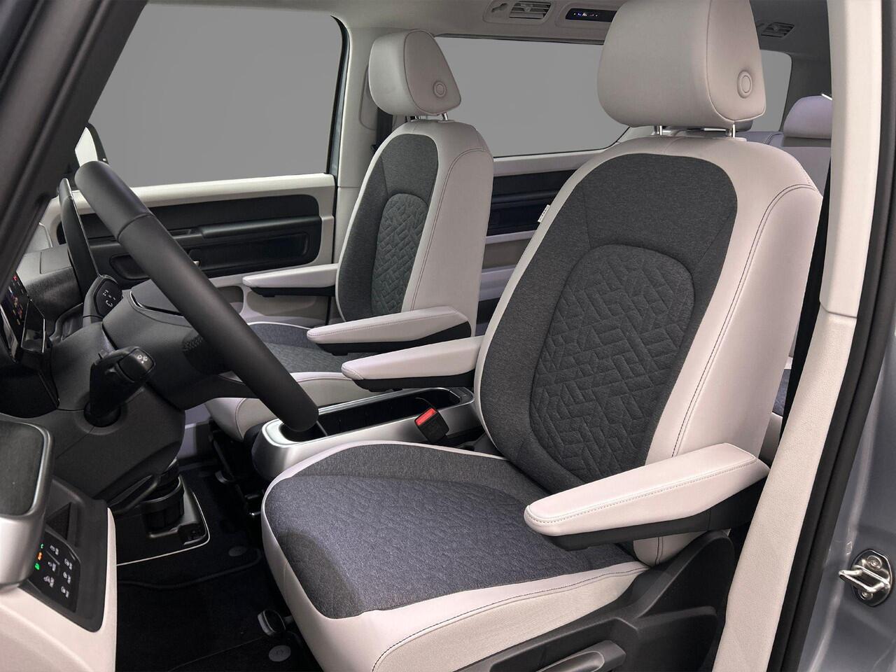 Volkswagen ID. Buzz Pro Bulli Limited 286pk 86 kWh LWB | 7-zits | Trekhaak | AssistancePlus pakket | ComfortPlus pakket | Design pakket | Open & Close pakket