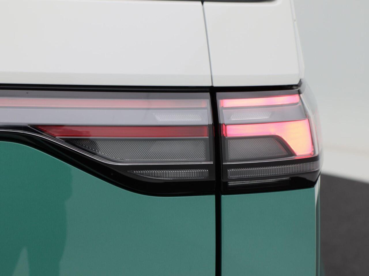 Volkswagen ID. Buzz Bedrijfswagens Pro Bulli L2 7-zits 210 kW (286 pk) 3239 mm | Trekhaak | 20"Stockton LM | Led matrix koplampen | Electrisch bedienbare achterklep |