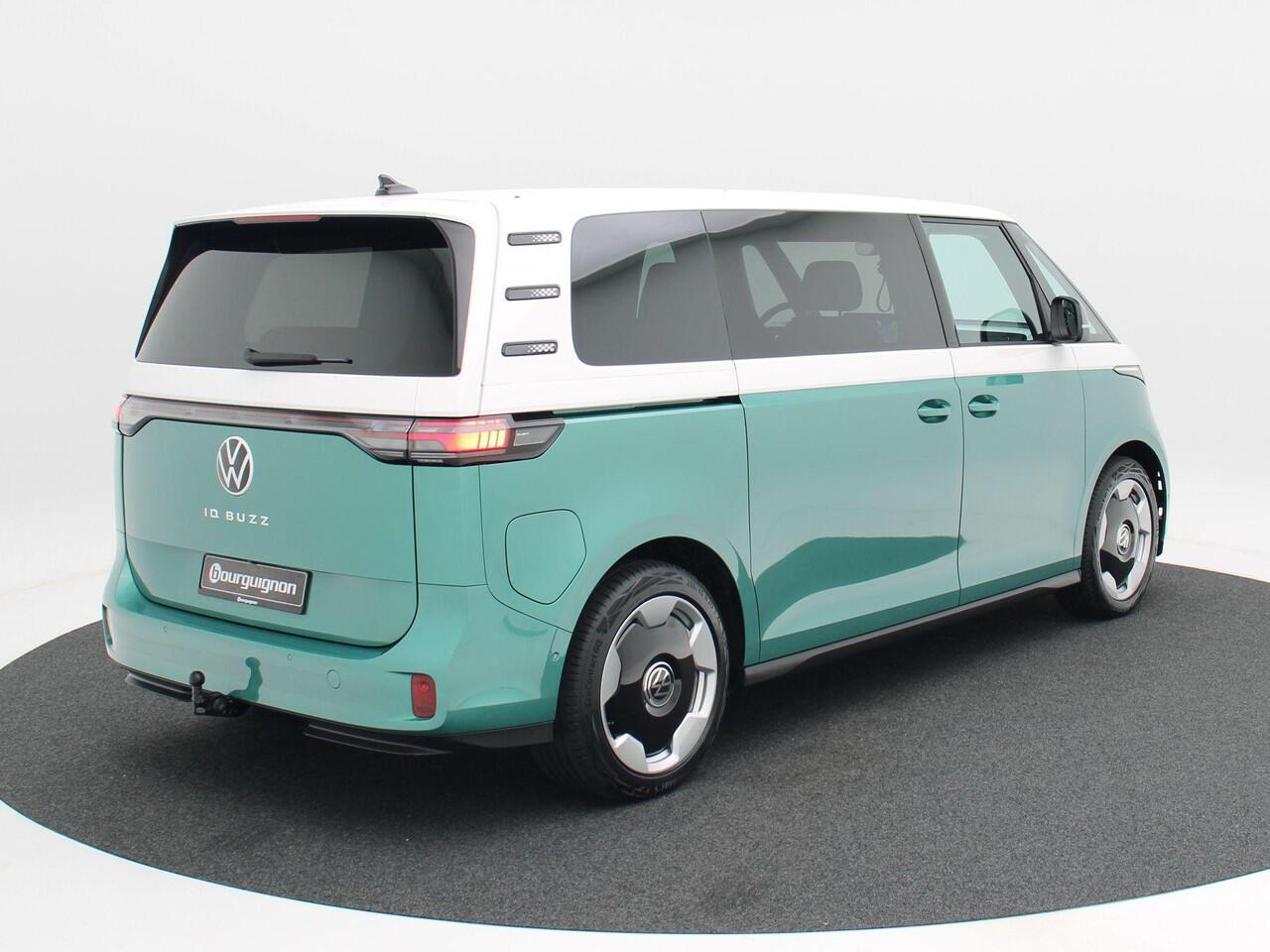 Volkswagen ID. Buzz Bedrijfswagens Pro Bulli L2 7-zits 210 kW (286 pk) 3239 mm | Trekhaak | 20"Stockton LM | Led matrix koplampen | Electrisch bedienbare achterklep |