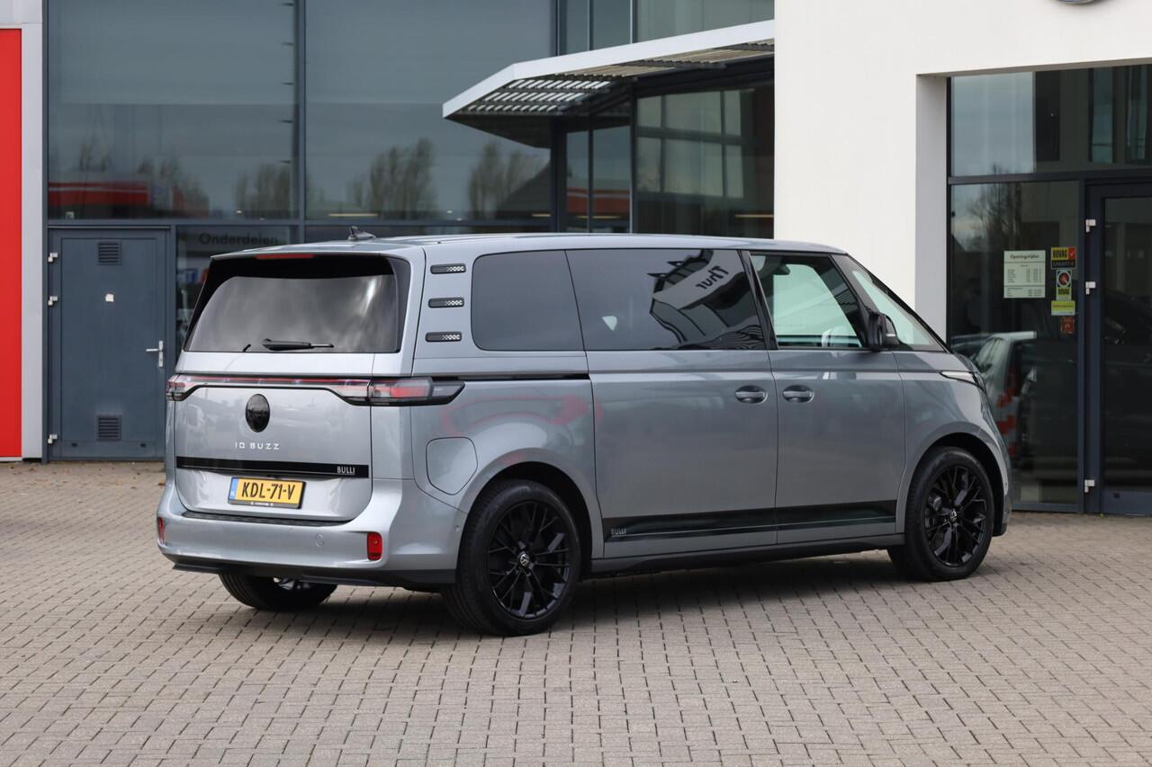 Volkswagen ID. Buzz Pro Bulli Limited Edition 86 kWh LWB 7p. 286PK / 210kW, LED Matrix (IQ.Lights), 360° rondomzichcamera (area view), head-up display, 3-zone Climatronic, Soundsysteem "Harman Kardon", Apple Carplay & Android Auto, verwarmbare voorstoelen, verwarmbaar stuurw