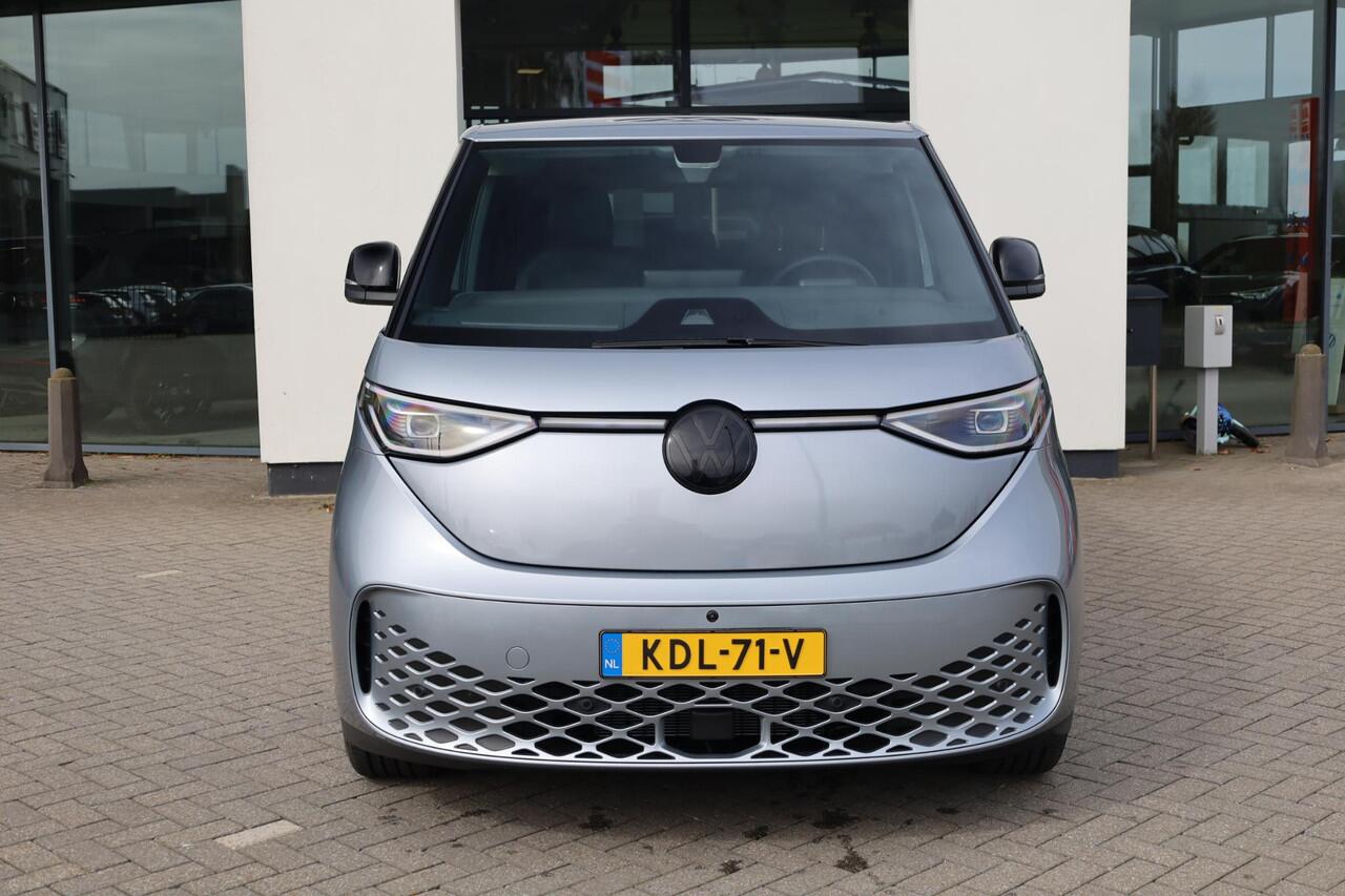 Volkswagen ID. Buzz Pro Bulli Limited Edition 86 kWh LWB 7p. 286PK / 210kW, LED Matrix (IQ.Lights), 360° rondomzichcamera (area view), head-up display, 3-zone Climatronic, Soundsysteem "Harman Kardon", Apple Carplay & Android Auto, verwarmbare voorstoelen, verwarmbaar stuurw