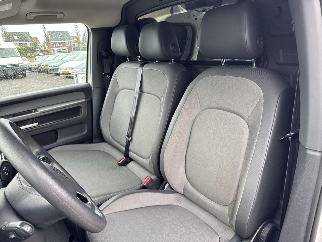 Volkswagen ID. Buzz Cargo 77 kWh L1 | Trekhaak | Camera | SOH 97% |