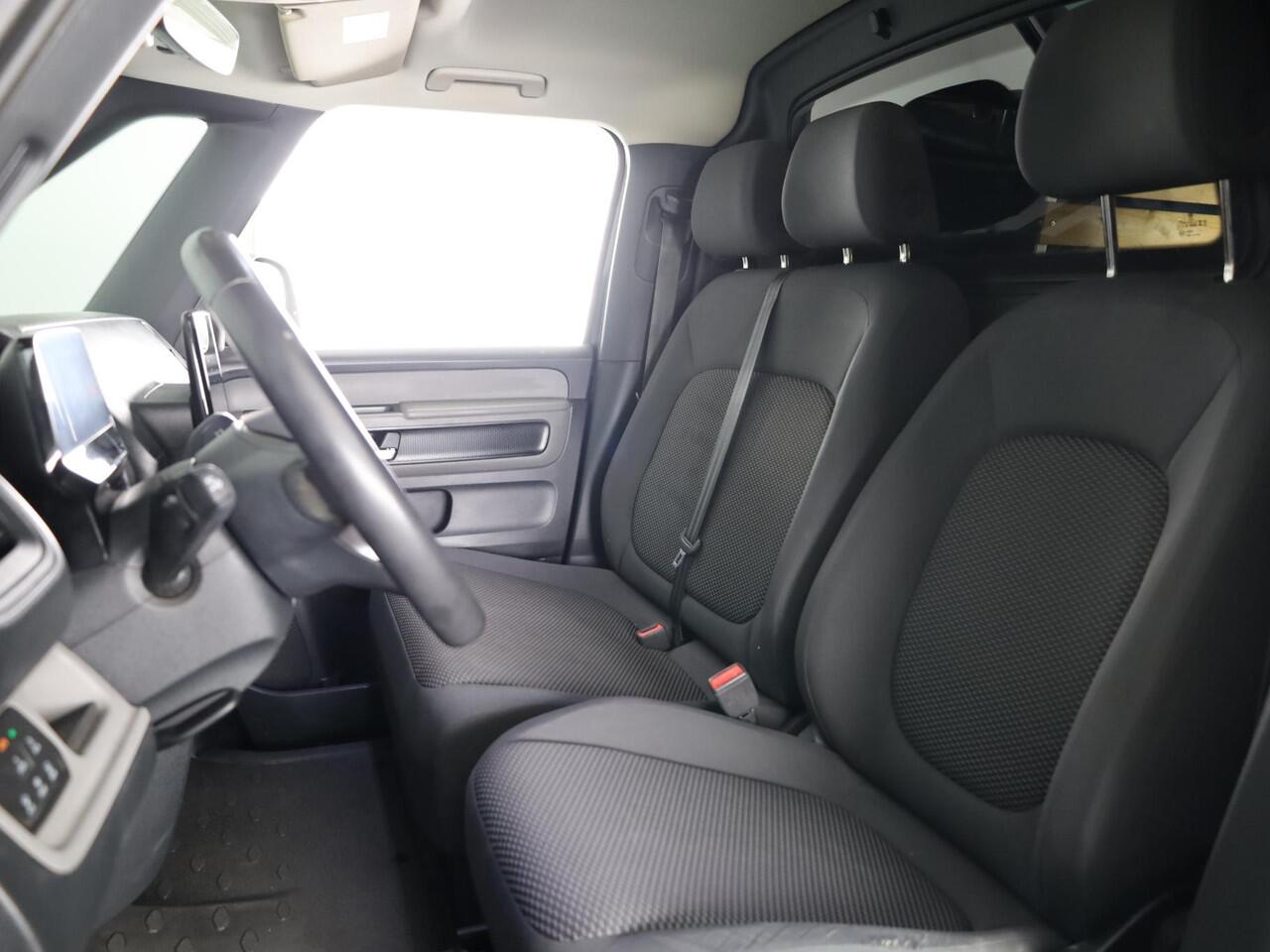 Volkswagen ID. Buzz Cargo 77 kWh 204PK | SoH 93% | Navigatie | Parkeercamera | Verwarmde voorruit | 19 inch LM wielen |