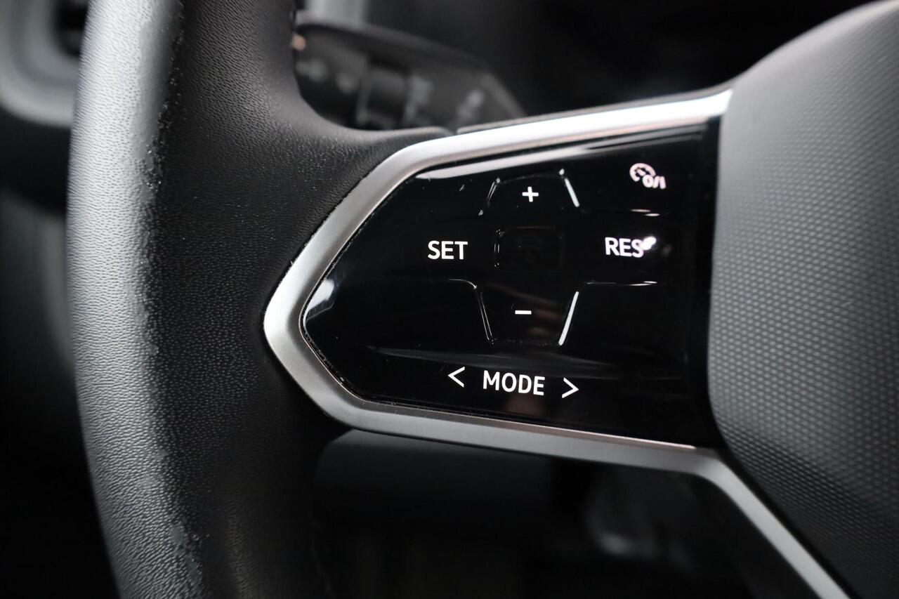 Volkswagen ID. Buzz Cargo 77 kWh 2 x schuifdeur trekhaak wegklapbaar led matrix multimedia pakket plus stuurwielverwarming multifunctioneel met leder voorstoelen verwarmbaar voorruit verwarmbaar bindrails laadruimte laadvloer park assist achterdeuren 20" Solna velgen 2 x voorstoel