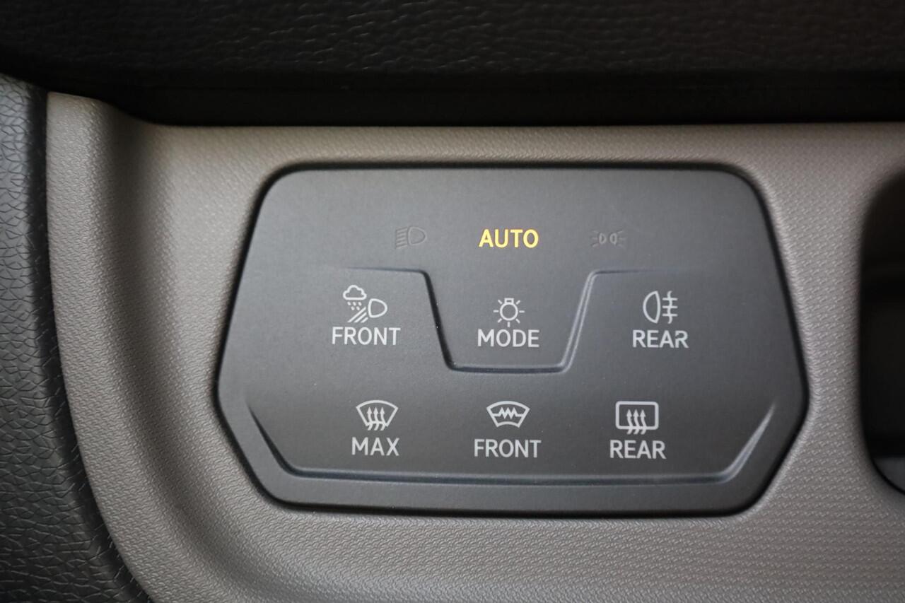 Volkswagen ID. Buzz Cargo Anniversary Edition 79 kWh 286PK / 210kW LED Matrix IQ.Light, achteruitrijcamera, verwarmbare voostoelen, Apple Carplay & Android Auto, trekhaak elektr. uitklapbaar, dynamische grootlichtassistent, schuifdeur rechts, adaptive cruise control met Stop & Go,