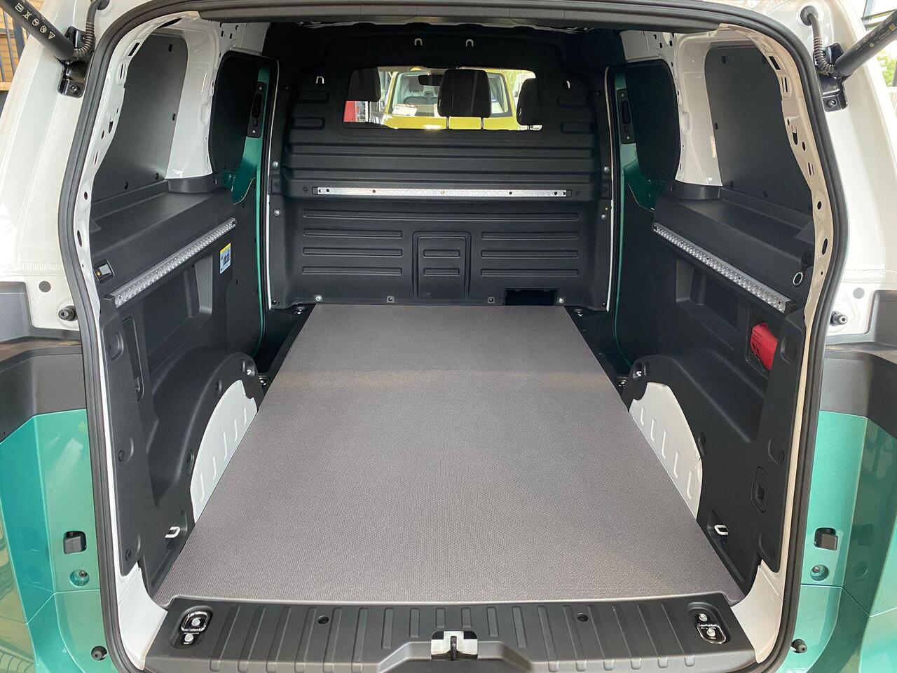 Volkswagen ID. Buzz Cargo Bedrijfswagens Anniversary Edition Elektromotor 4M 250kW (340 pk) | 4 Motion | Elektrische schuifdeur links en rechts | Open en close plus pakket | DAB+ | Achteruitrijcamera | Achterlichten LED |