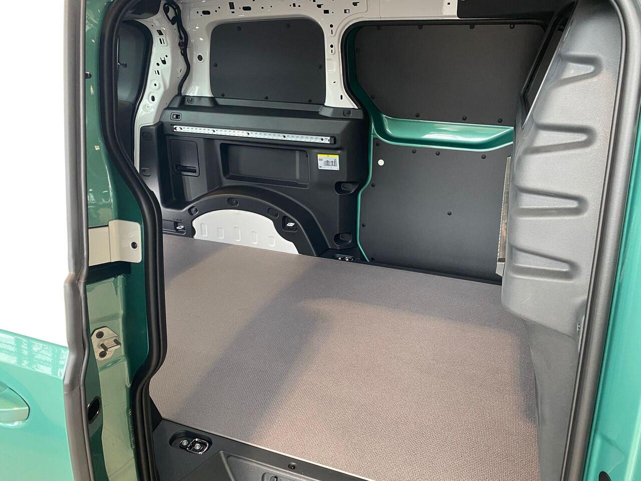 Volkswagen ID. Buzz Cargo Bedrijfswagens Anniversary Edition Elektromotor 4M 250kW (340 pk) | 4 Motion | Elektrische schuifdeur links en rechts | Open en close plus pakket | DAB+ | Achteruitrijcamera | Achterlichten LED |