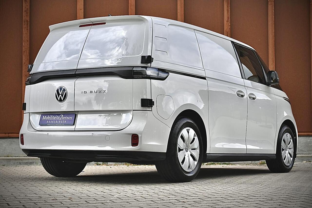 Volkswagen ID. Buzz Cargo 79 kWh 286 PK | Deuren | Cam | LED | Cruise | CarPlay | ¤ 475 P.M.