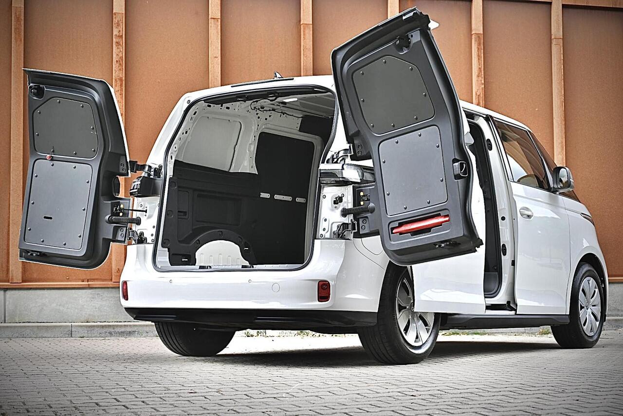 Volkswagen ID. Buzz Cargo 79 kWh 286 PK | Deuren | Cam | LED | Cruise | CarPlay | ¤ 475 P.M.