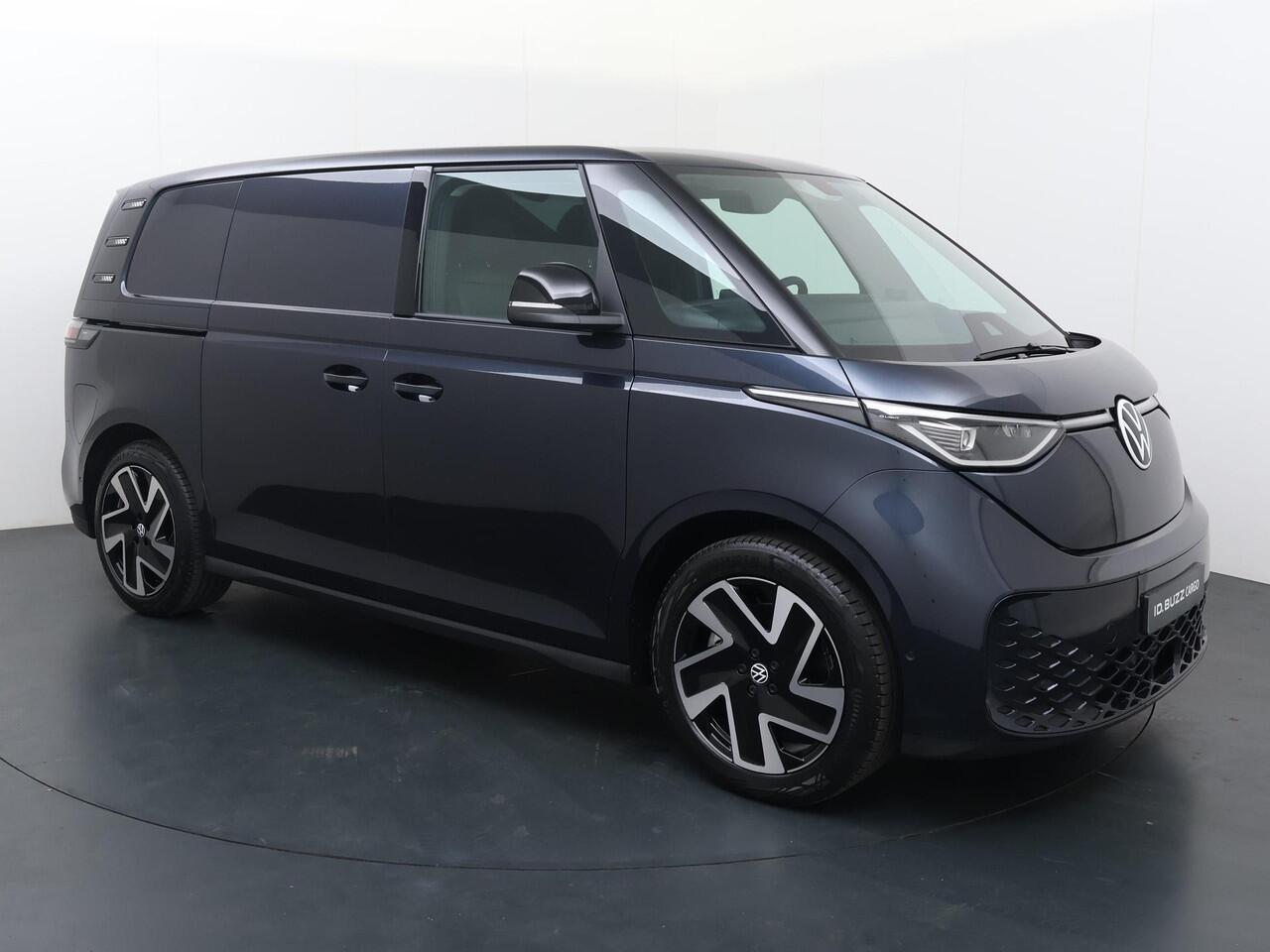 Volkswagen ID. Buzz Cargo Bedrijfswagens Bulli Edition Elektromotor 210 kW (286 pk) 2988 mm DEMO | IQ LED | Elektrische Schuifdeur + Achterklep | Navigatie Apple Carplay | PDC V+A + Camera | 2x Comfortstoelen + Armleuningen | Trekhaak Wegklapbaar