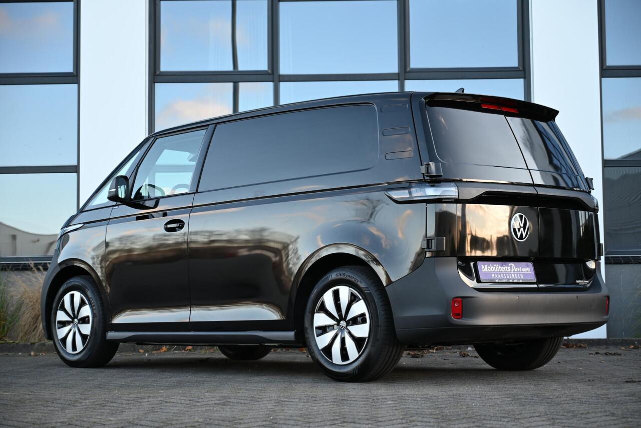 Volkswagen ID. Buzz Cargo 79 kWh 286 PK | Black Edition 79kWh 454km ¤479 P.M.