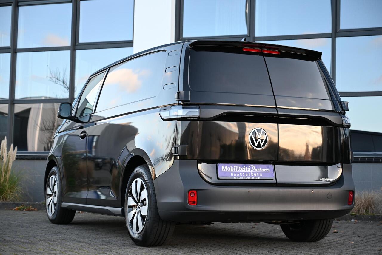 Volkswagen ID. Buzz Cargo 79 kWh 286 PK | Black Edition 79kWh 454km ¤479 P.M.