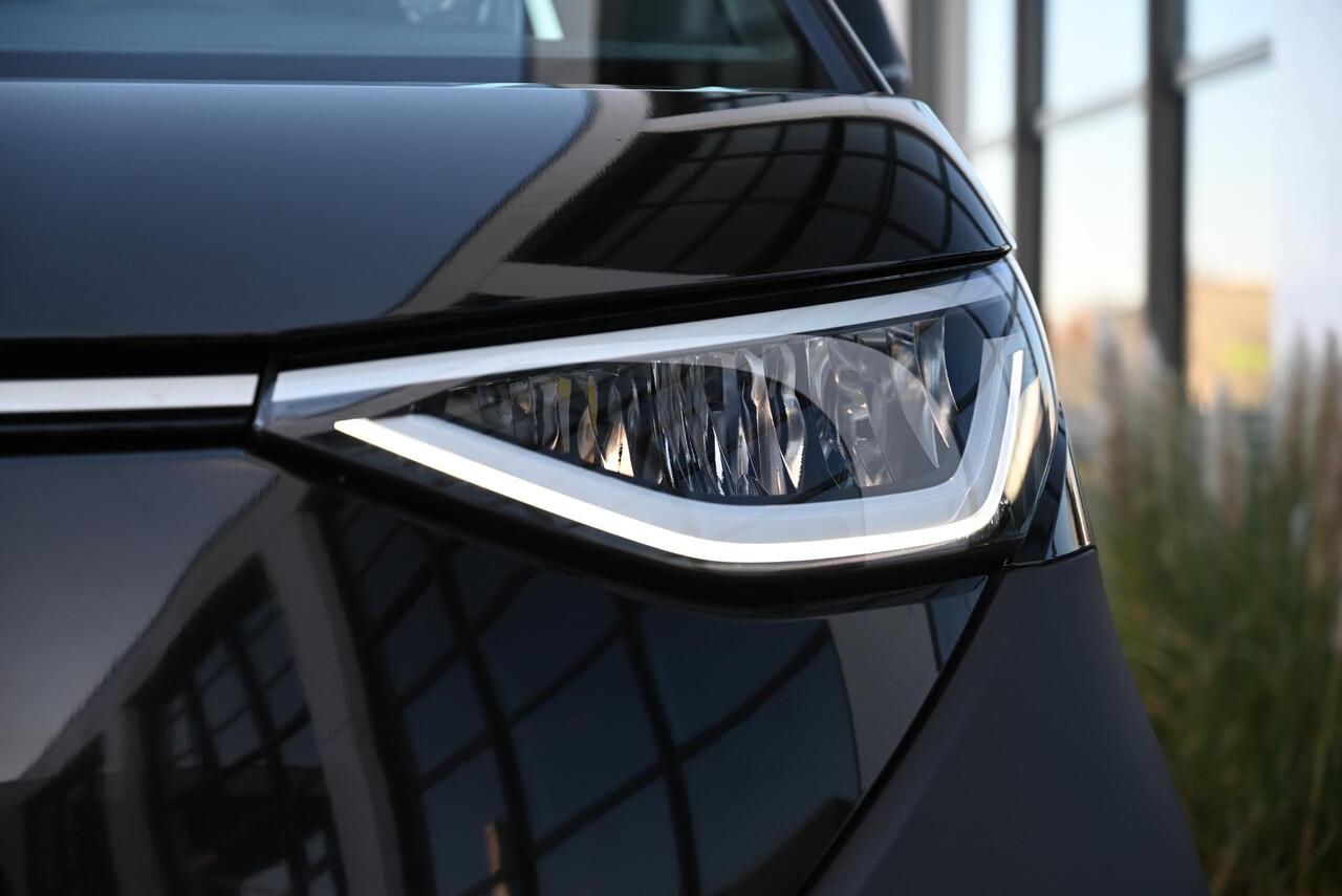 Volkswagen ID. Buzz Cargo 79 kWh 286 PK | Black Edition 79kWh 454km ¤479 P.M.