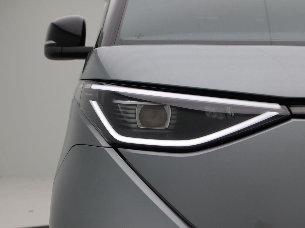 Volkswagen ID. Buzz Cargo Bedrijfswagens Anniversary Edition 286 pk 79 kWh | Trekhaak | Bijrijdersbank | Camera |