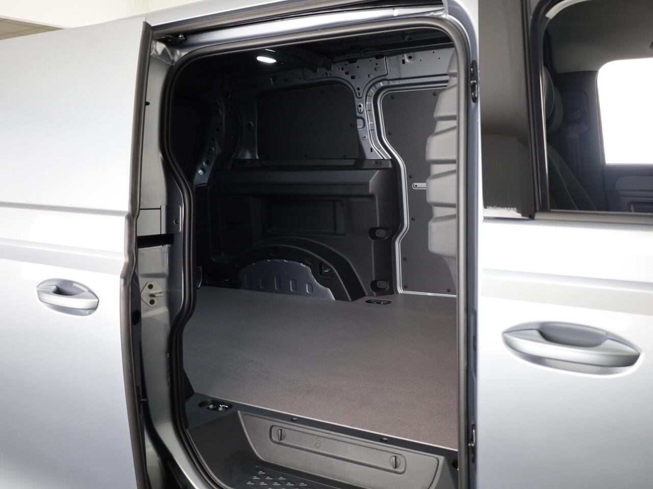 Volkswagen ID. Buzz Cargo Anniversary Edition 286 pk Cargo Anniversary Edition Anniversary Edition Elektromotor 286 PK