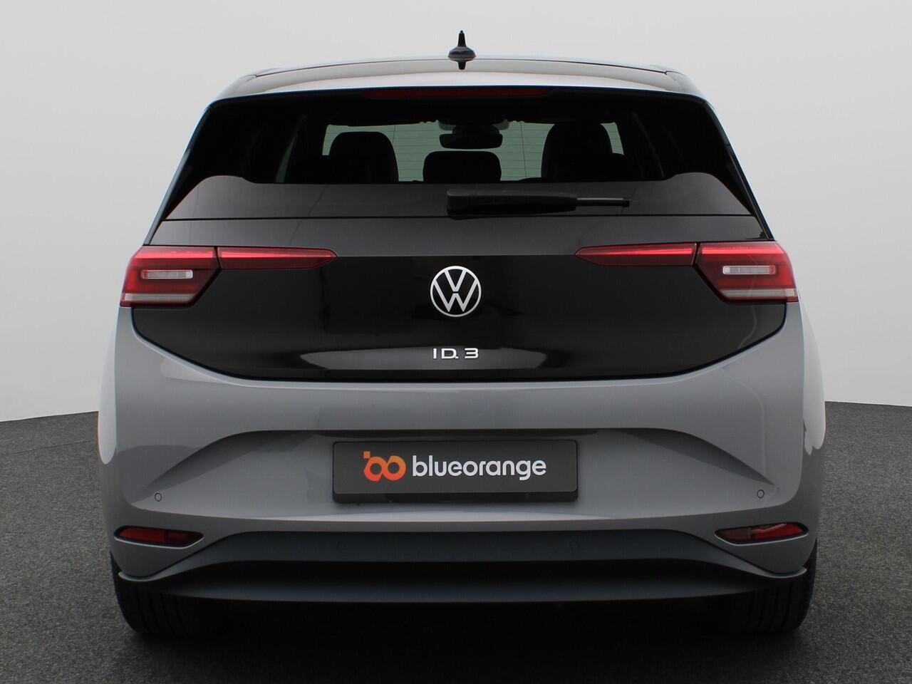 Volkswagen ID.3 First Plus 58 kWh 204PK Aut. Adaptieve Cruise Controle, Achteruitrijcamera, Keyless, Matrix LED-verlichting, Navi, Clima, Stoel-Stuurverwarming, 19" LM Velgen