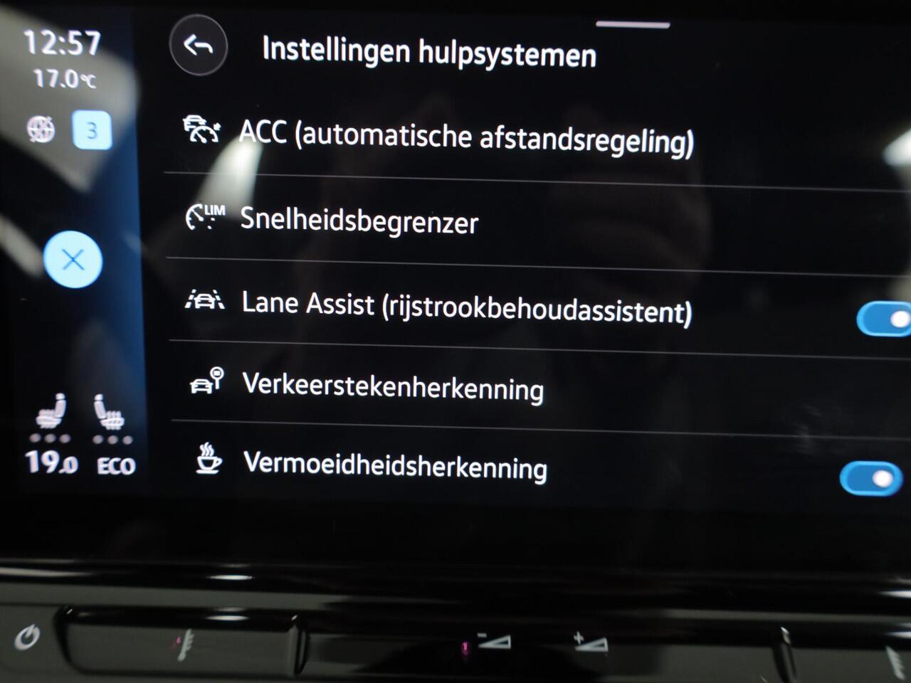 Volkswagen ID.3 First Plus 58 kWh 204pk|19'LM-velgen| Matrix LED| verwarmde voorstoelen