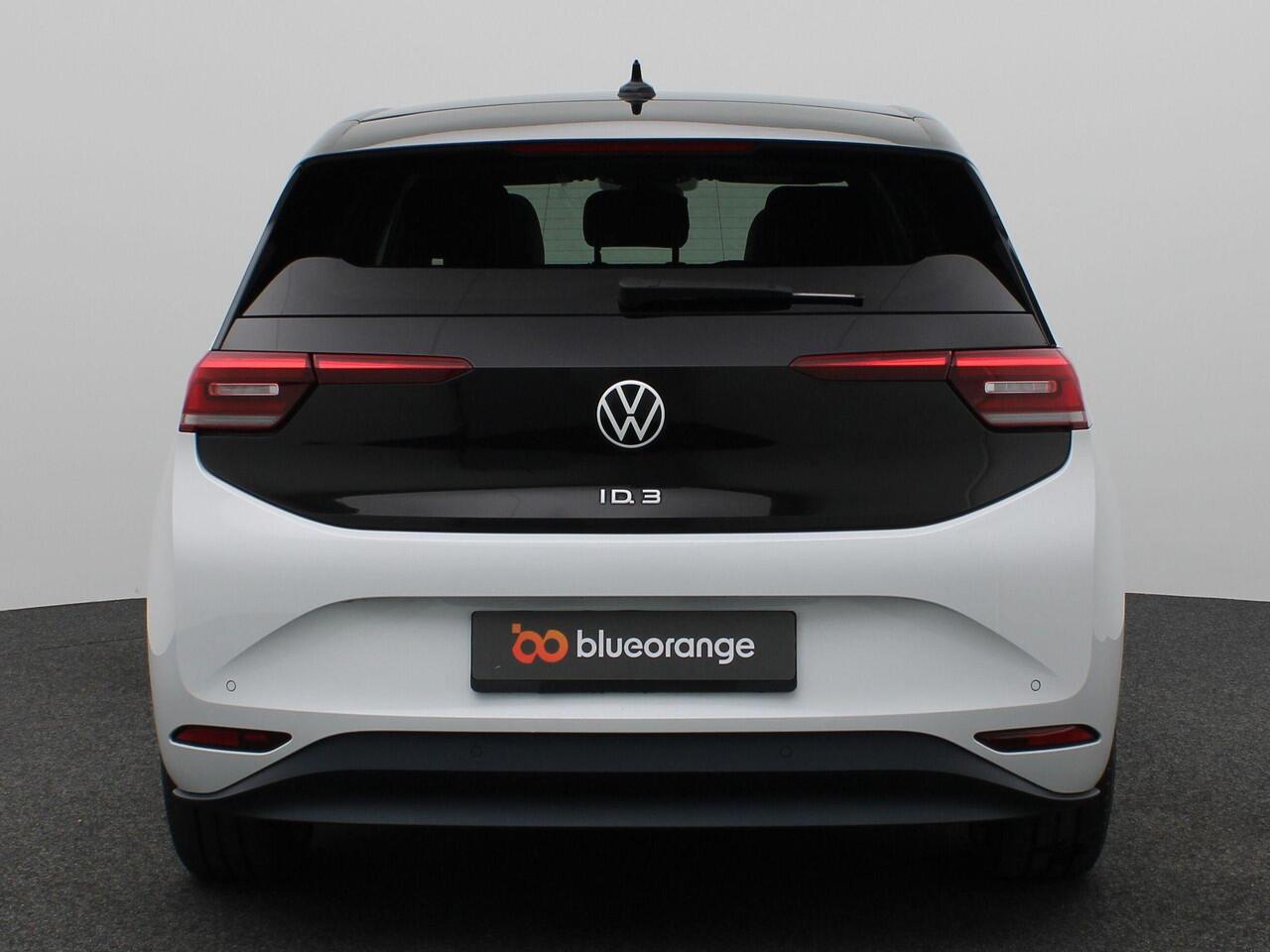 Volkswagen ID.3 First Max 58 kWh 204PK Aut. Panoramadak, 95% SOH, Adaptieve Cruise Controle, Keyless, Achteruitrijcamera, Side Assist, Head-Up Display, Ergo Comfort stoel, Stoel-Stuurverwarming, 20" LM Velgen