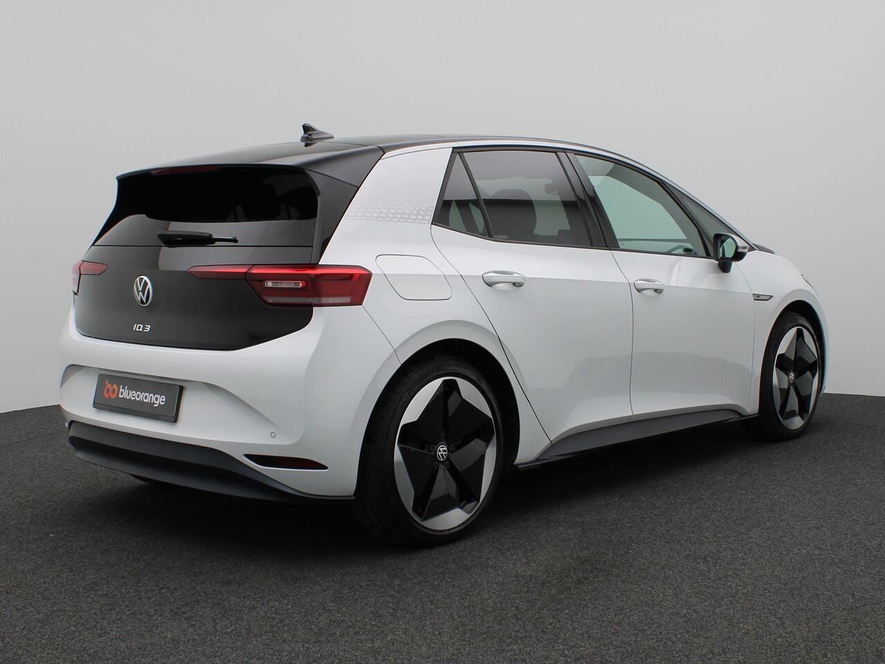 Volkswagen ID.3 First Max 58 kWh 204PK Aut. Panoramadak, 95% SOH, Adaptieve Cruise Controle, Keyless, Achteruitrijcamera, Side Assist, Head-Up Display, Ergo Comfort stoel, Stoel-Stuurverwarming, 20" LM Velgen