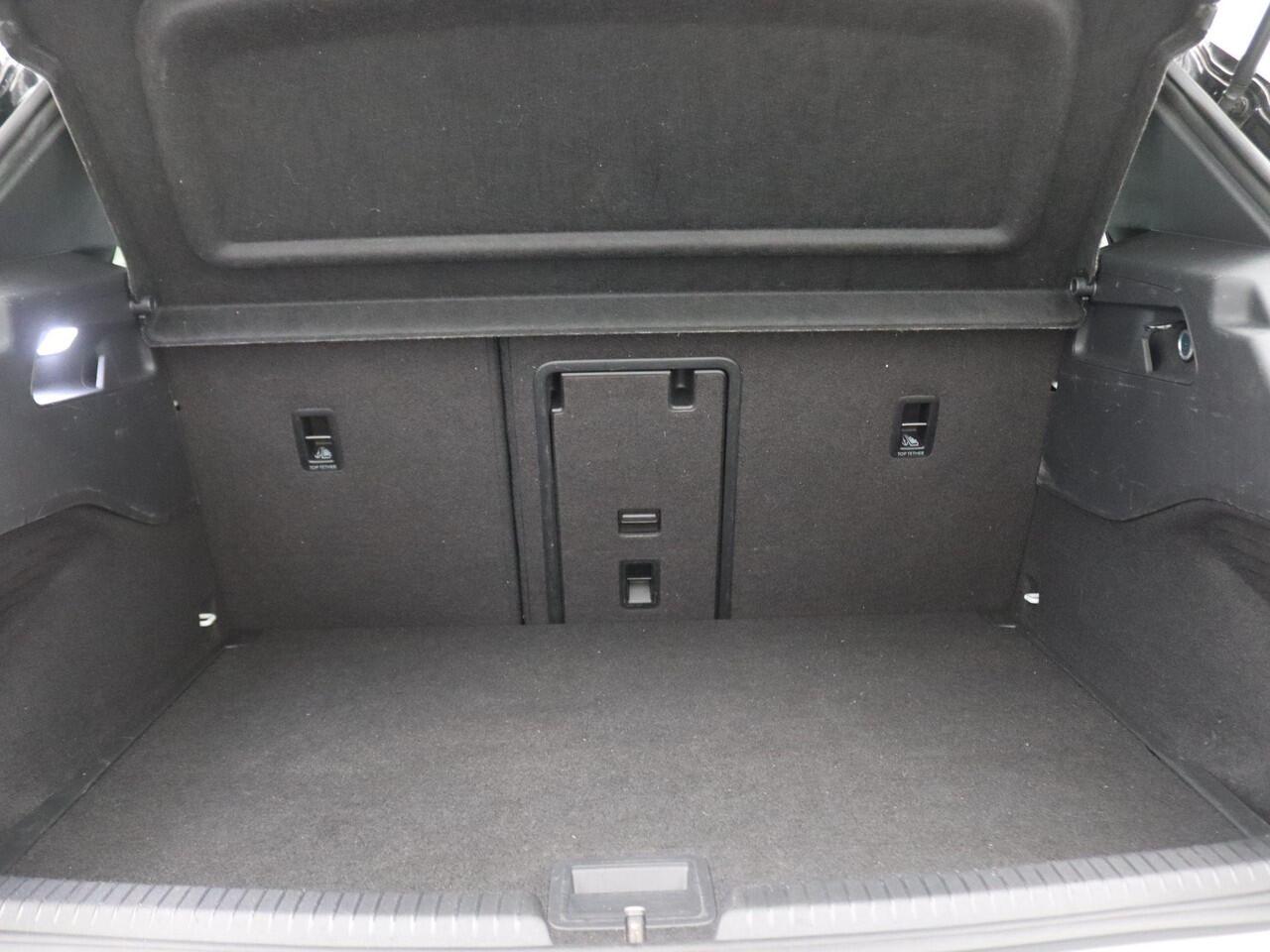 Volkswagen ID.3 First Max 58 kWh 204PK Aut. Panoramadak, 95% SOH, Adaptieve Cruise Controle, Keyless, Achteruitrijcamera, Side Assist, Head-Up Display, Ergo Comfort stoel, Stoel-Stuurverwarming, 20" LM Velgen