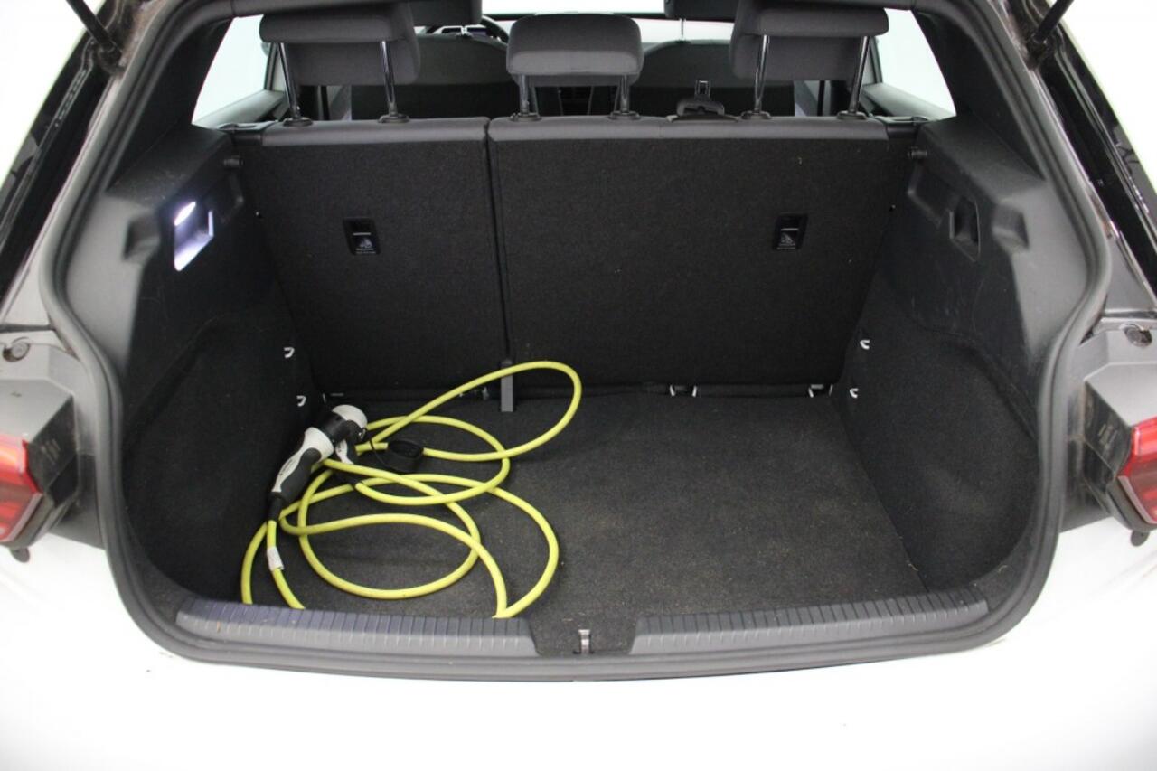 Volkswagen ID.3 First 58 kWh - Carplay, Navi, Stoelverw. Cruise