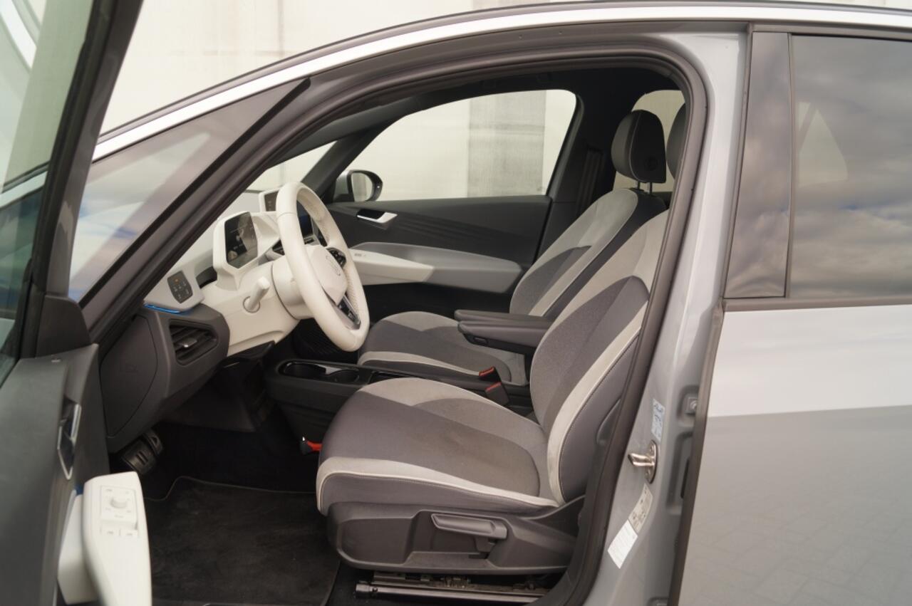 Volkswagen ID.3 First Plus 58kWh -NAVI-ECC-SOH91%-TREKHAAK-