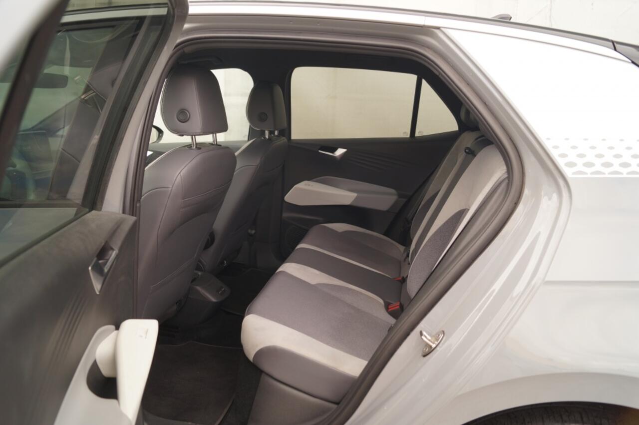 Volkswagen ID.3 First Plus 58kWh -NAVI-ECC-SOH91%-TREKHAAK-