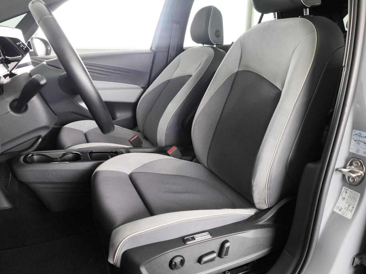 Volkswagen ID.3 First Max 58 kWh 204 PK | Navigatie | Camera | Parkeersensoren | Panoramisch dak | Bestuurderstoel met geheugen |