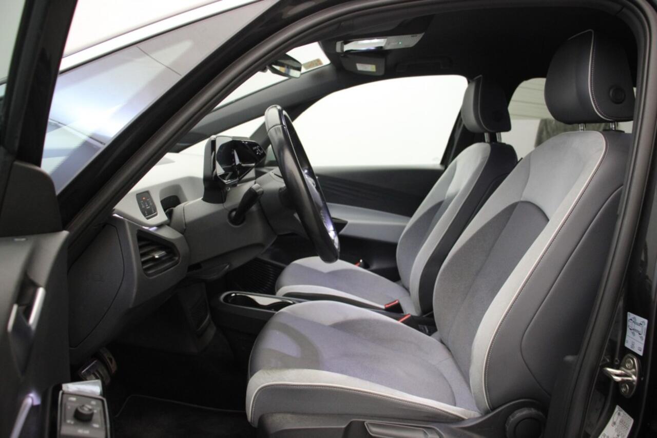 Volkswagen ID.3 First Plus 58 kWh - Carplay, Navi, Camera, Stuur/Stoelverwarming