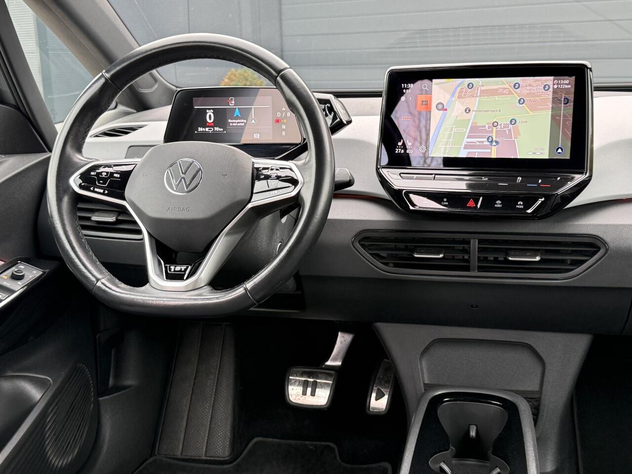 Volkswagen ID.3 First Plus 58 kWh Navi,Camera,Pdc V+A,Stoelverwarming,Lm velgen,N.A.P,Apk tot 11-2026
