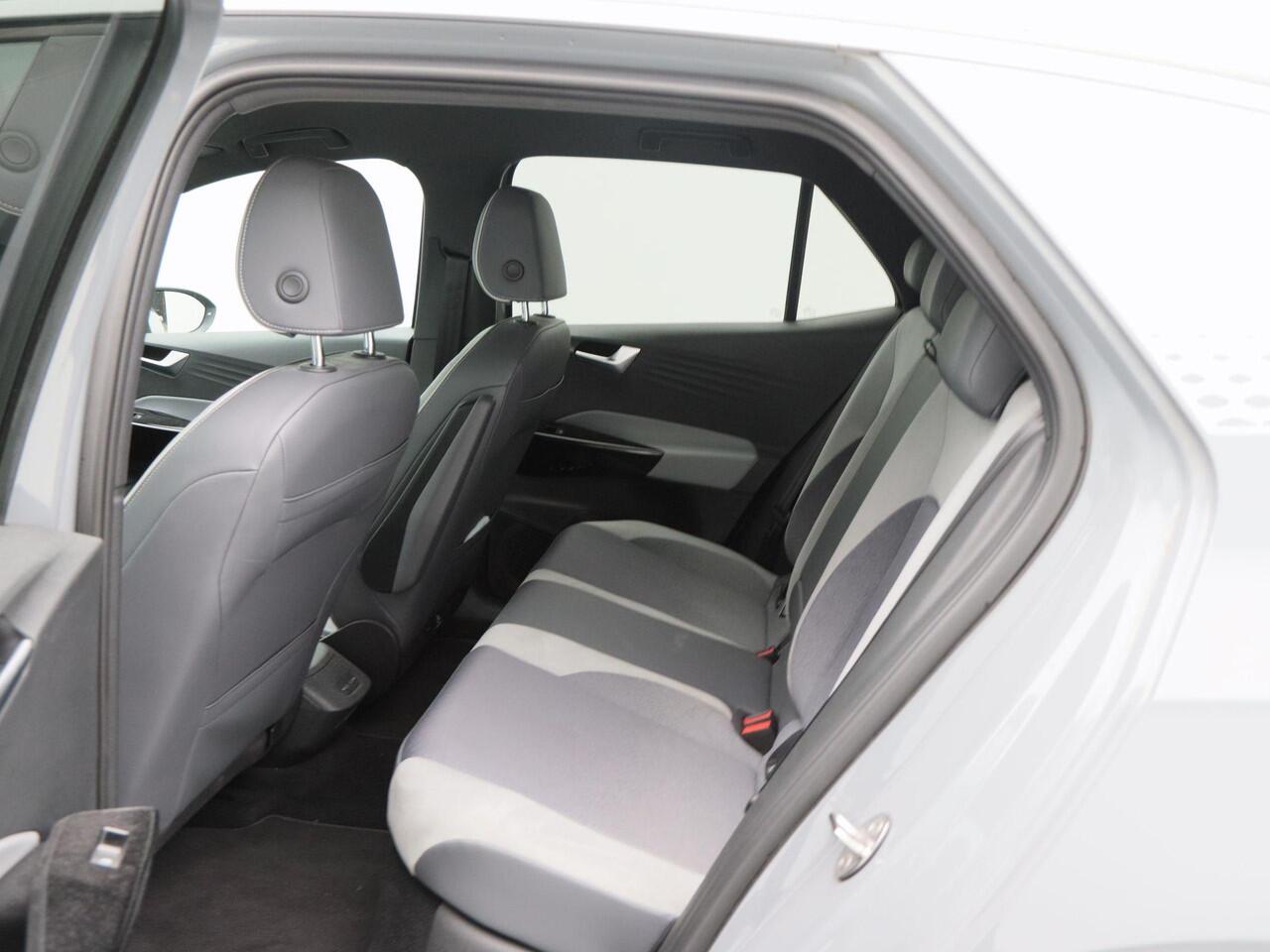 Volkswagen ID.3 First Plus 58 kWh 204 Pk Automaat | Cruise Control | Climate Control | Stoelverwarming | Stoelverwarming | Navigatie | Camera | Carplay | 19 inch | 66.488 Km!!