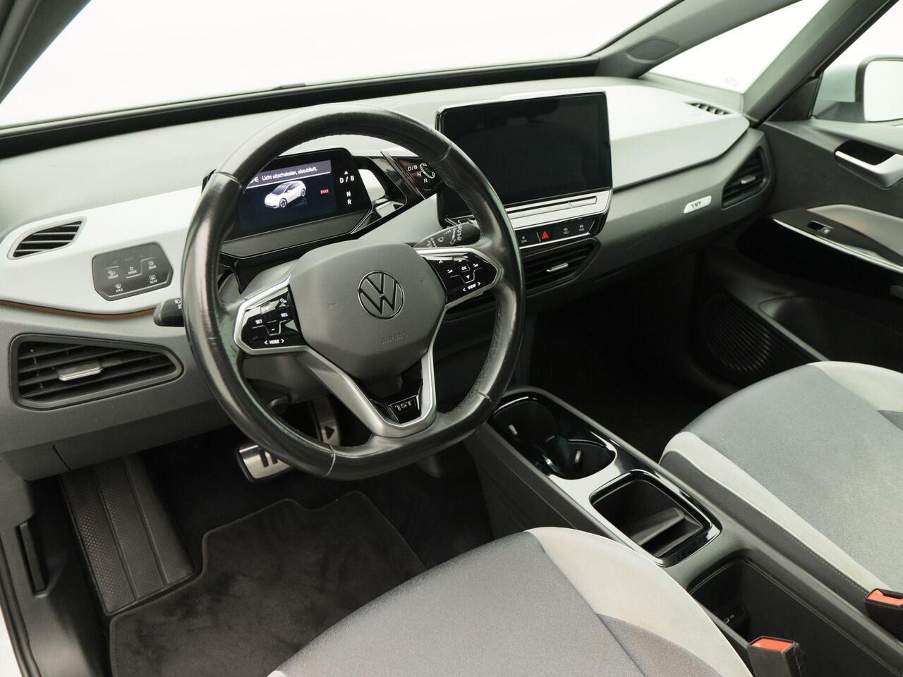 Volkswagen ID.3 First Plus 58 kWh 204 Pk Automaat | Adaptive Cruise | Climate Control | Stoelverwarming | Navigatie | Camera | Carplay | 19 inch | 124.915 Km!!