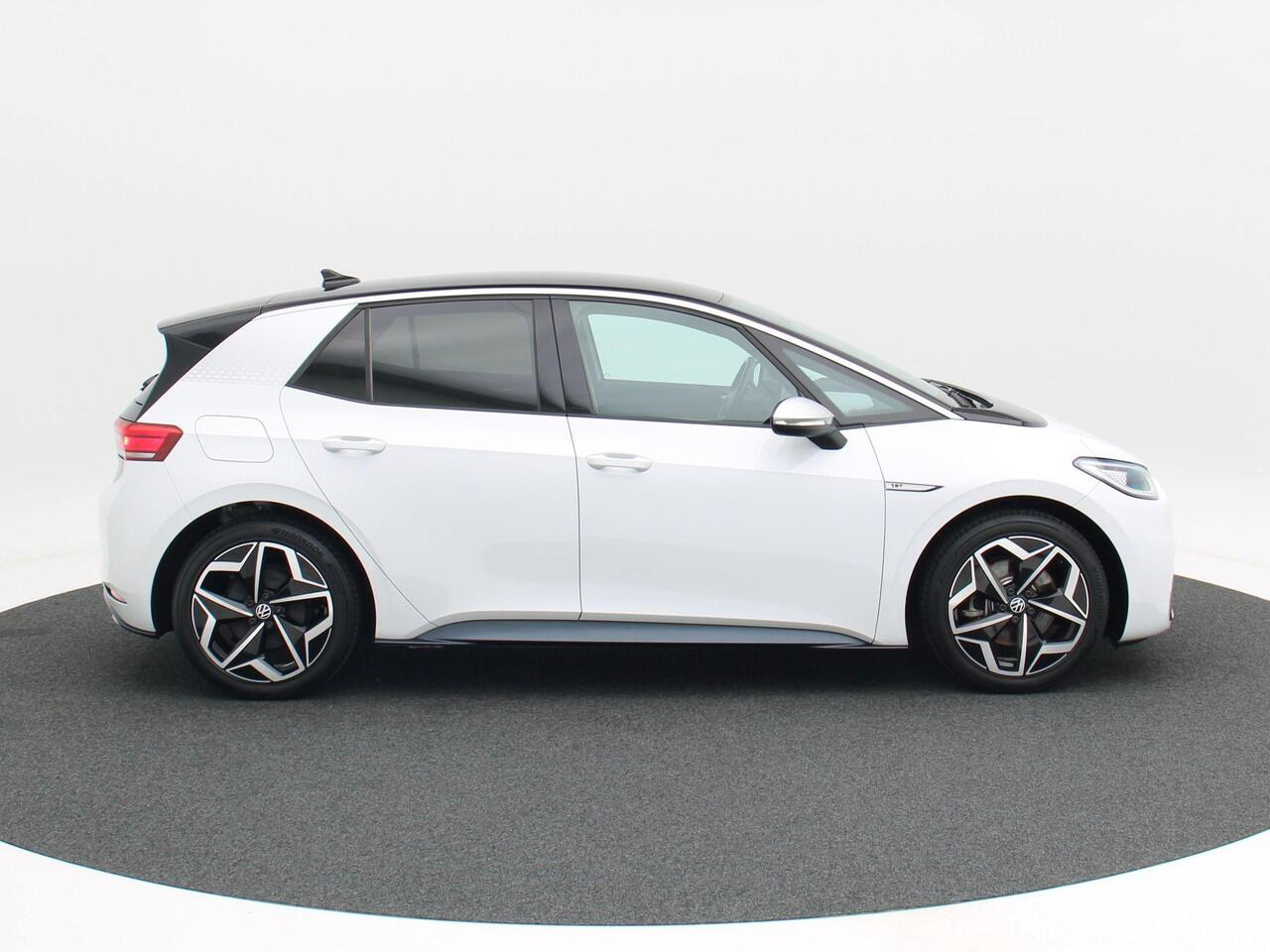 Volkswagen ID.3 First Plus 58 kWh 204 Pk Automaat | Adaptive Cruise | Climate Control | Stoelverwarming | Navigatie | Camera | Carplay | 19 inch | 124.915 Km!!