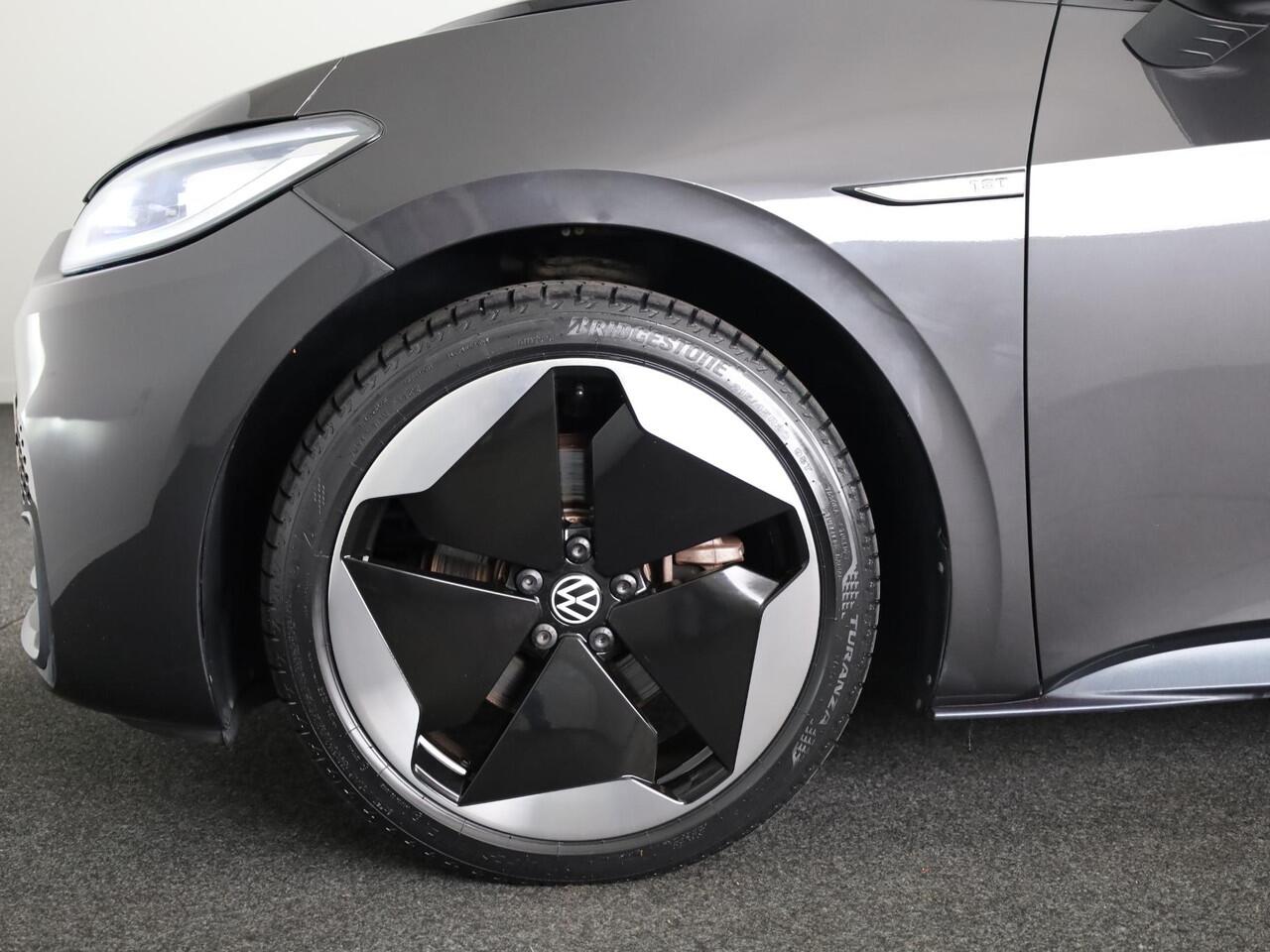 Volkswagen ID.3 First Max 58 kWh 204 pk | Navigatie | Panoramadak | Parkeersensoren | Achteruitrijcamera | Matrix LED koplampen | Stoelverwarming |