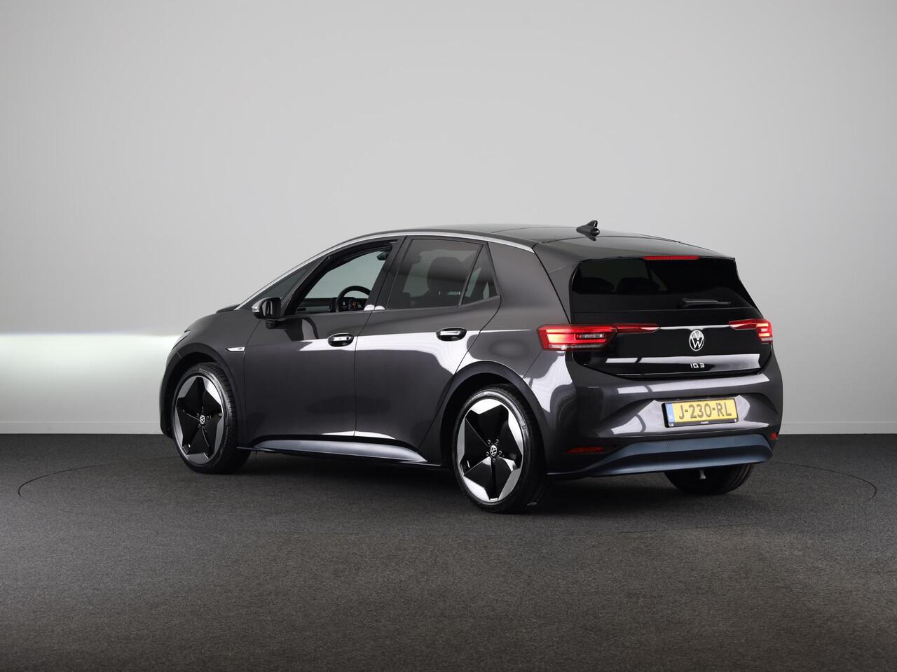 Volkswagen ID.3 First Max 58 kWh 204 pk | Navigatie | Panoramadak | Parkeersensoren | Achteruitrijcamera | Matrix LED koplampen | Stoelverwarming |