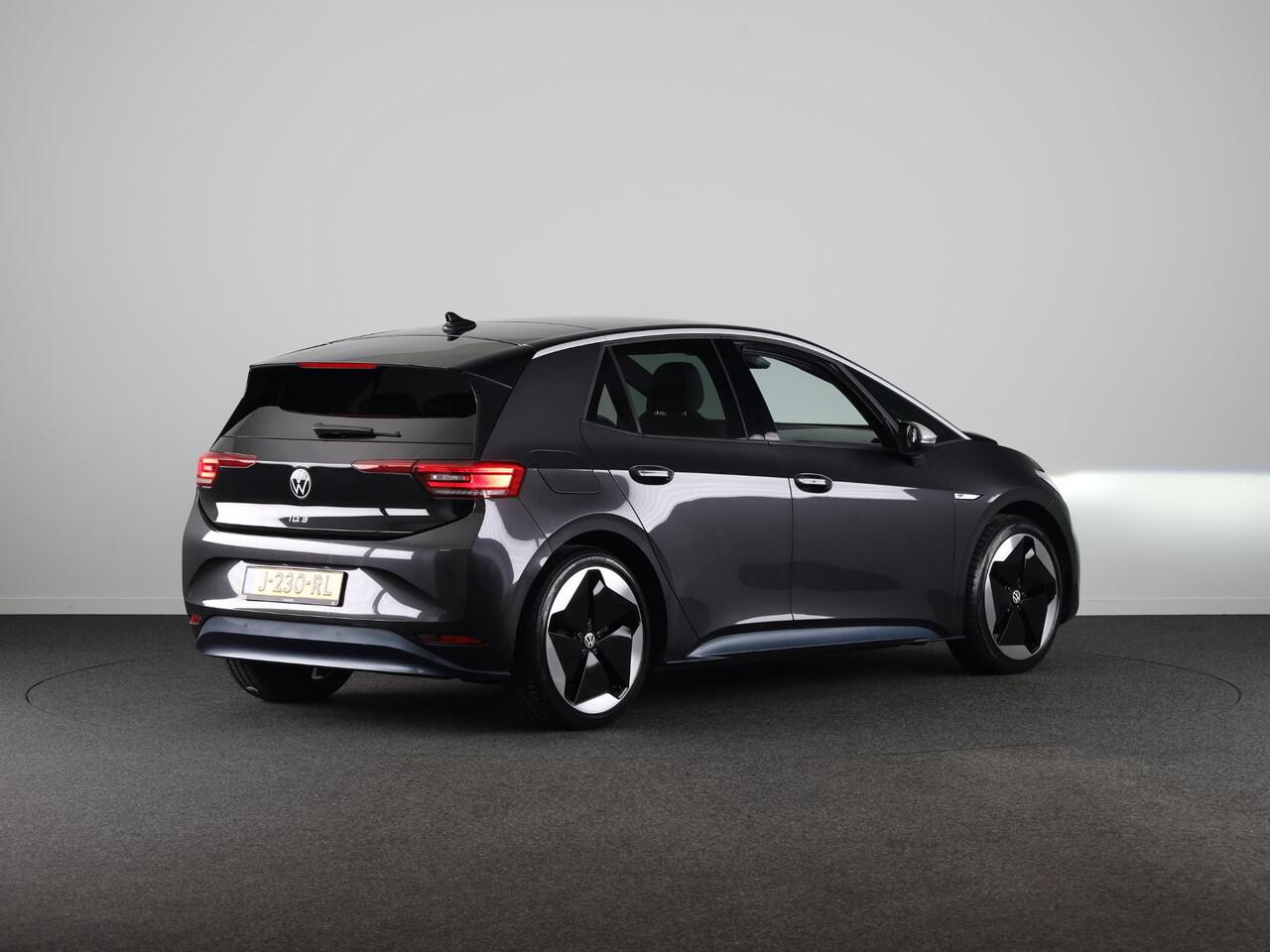 Volkswagen ID.3 First Max 58 kWh 204 pk | Navigatie | Panoramadak | Parkeersensoren | Achteruitrijcamera | Matrix LED koplampen | Stoelverwarming |