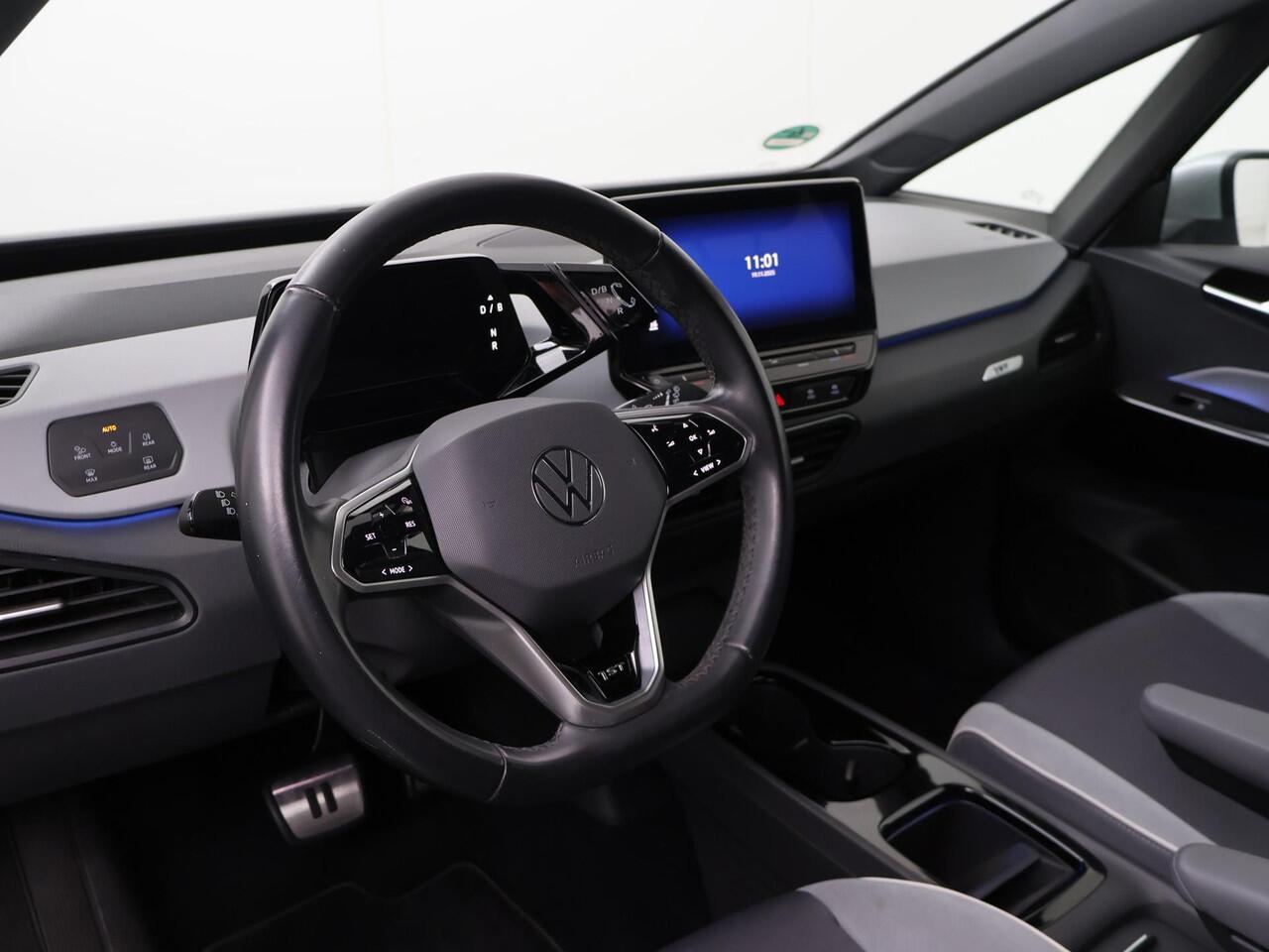 Volkswagen ID.3 First Plus 58 kWh | 204 PK | SoH 85% | Matrix LED | 19" LM velgen | Apple Carplay/Android Auto | Voorstoelen verwarmd |