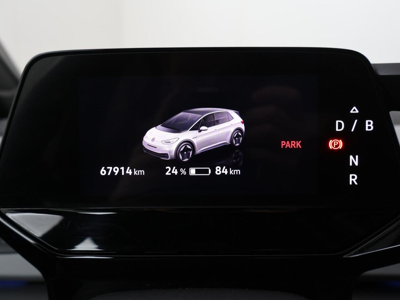 Volkswagen ID.3 First Plus 58 kWh | 204 PK | SoH 85% | Matrix LED | 19" LM velgen | Apple Carplay/Android Auto | Voorstoelen verwarmd |