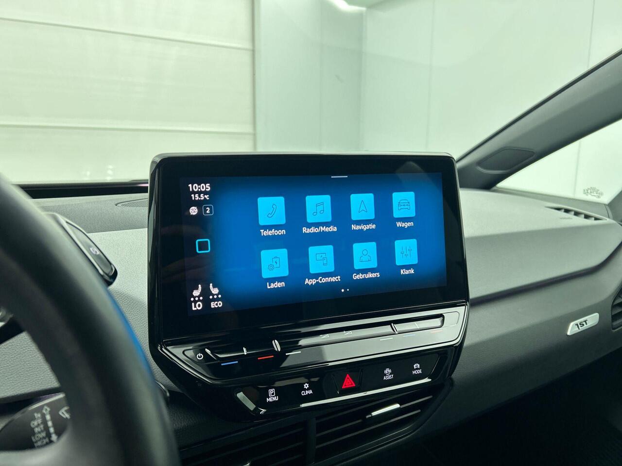 Volkswagen ID.3 First Plus 58 kWh | Navigatie | Apple Carplay/Android Auto | Camera | Parkeersensoren | Adaptive Cruise Control | Full LED Matrix | Stoel- en stuurverwarming | Lichtmetalen velgen | Climate Control