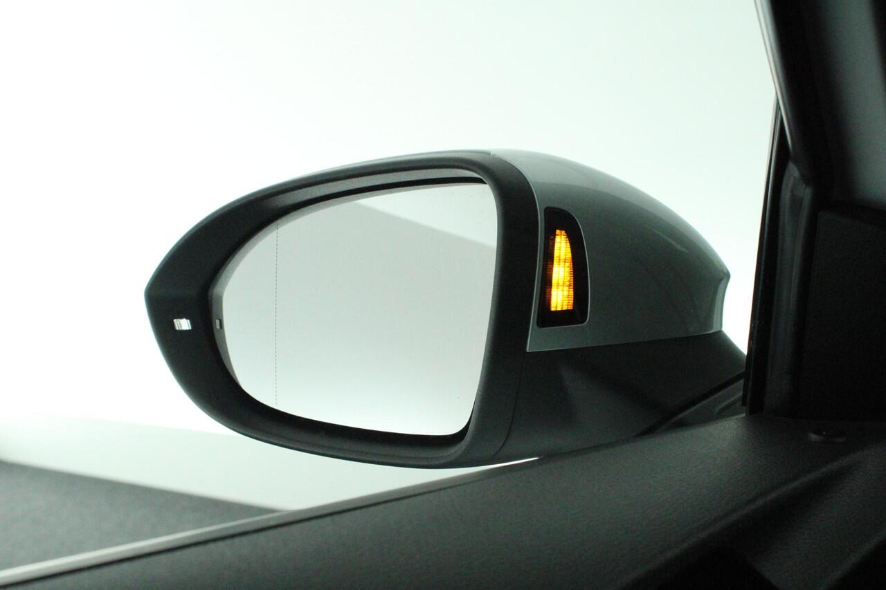 Volkswagen ID.3 First Max 58 kWh 204pk SOH 86% Steunhaak Navigatie Panoramadak Sportstoelen HUD Camera