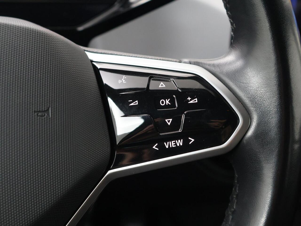 Volkswagen ID.3 First Plus 58 kWh | 204 PK | SoH 88% | Trekhaak | Lederen bekleding | Matrix LED koplampen | Adaptive cruise control |