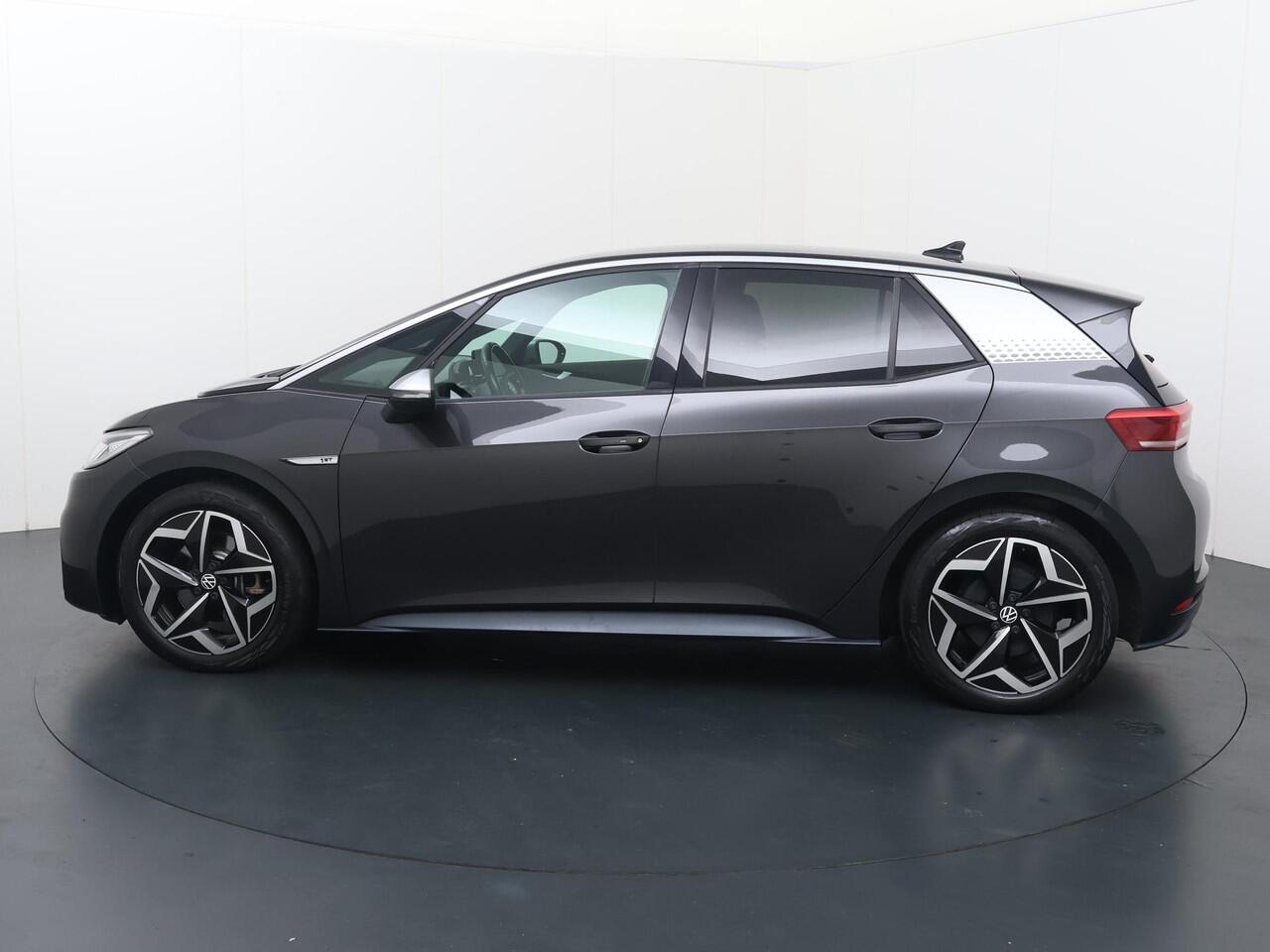 Volkswagen ID.3 First Plus 58 kWh | 204 PK | SoH 88% | Trekhaak | Lederen bekleding | Matrix LED koplampen | Adaptive cruise control |