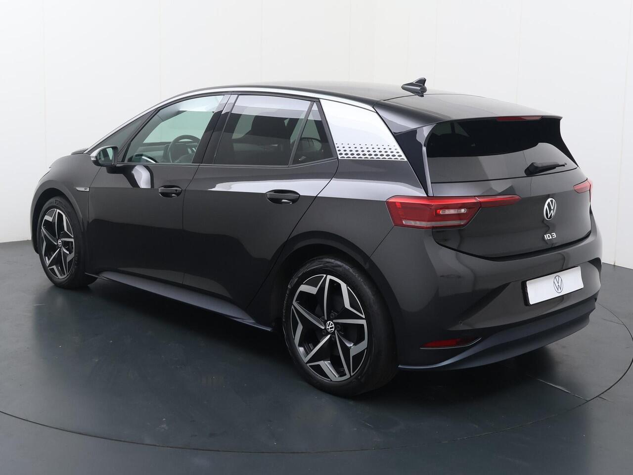 Volkswagen ID.3 First Plus 58 kWh | 204 PK | SoH 88% | Trekhaak | Lederen bekleding | Matrix LED koplampen | Adaptive cruise control |