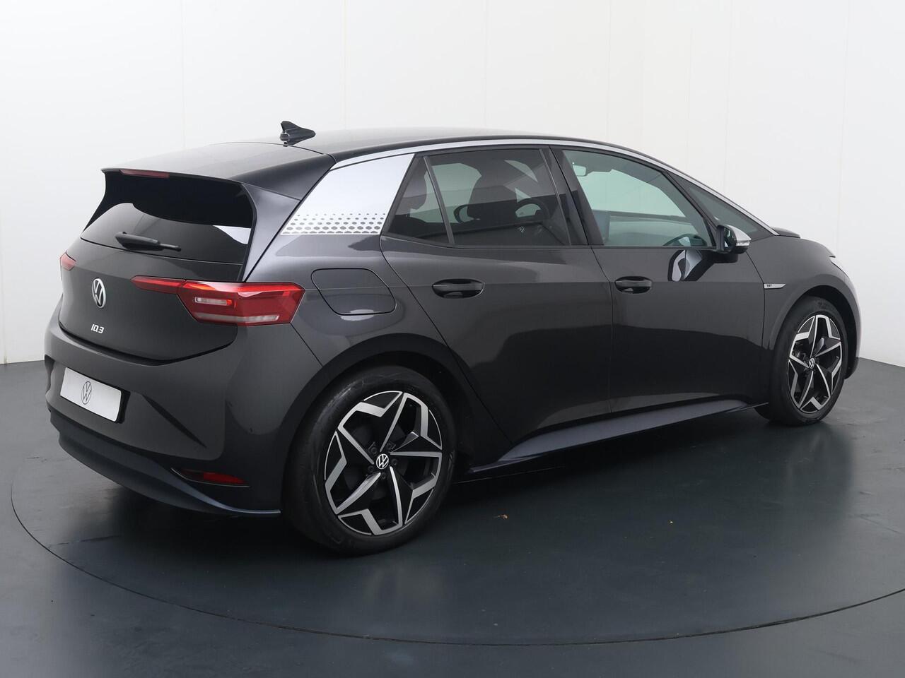 Volkswagen ID.3 First Plus 58 kWh | 204 PK | SoH 88% | Trekhaak | Lederen bekleding | Matrix LED koplampen | Adaptive cruise control |