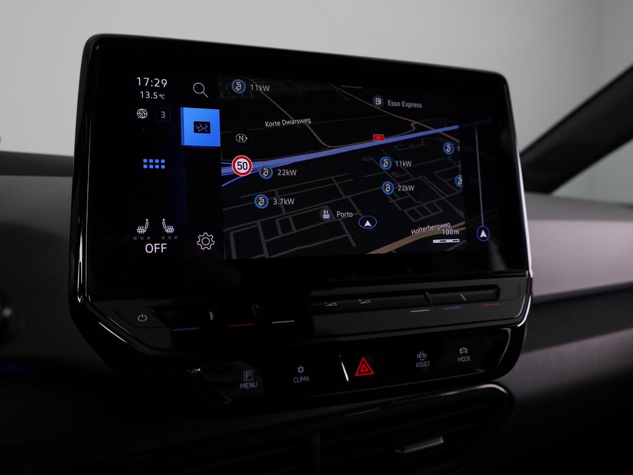 Volkswagen ID.3 First Plus 58 kWh 204 pk | Navigatie | Trekhaak (afneembaar) | Parkeersensoren | Achteruitrijcamera | Stoelverwarming |