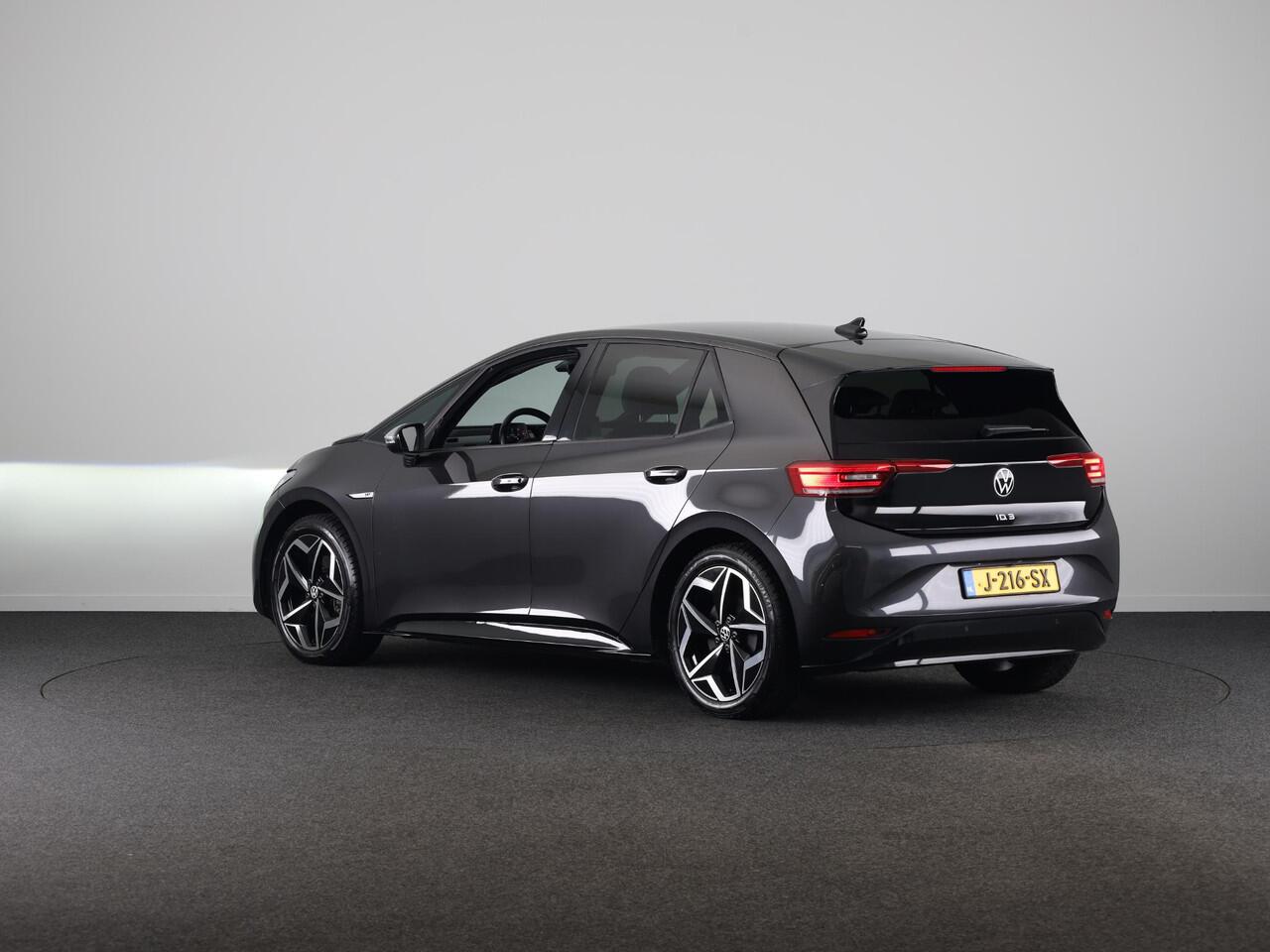 Volkswagen ID.3 First Plus 58 kWh 204 pk | Navigatie | Trekhaak (afneembaar) | Parkeersensoren | Achteruitrijcamera | Stoelverwarming |